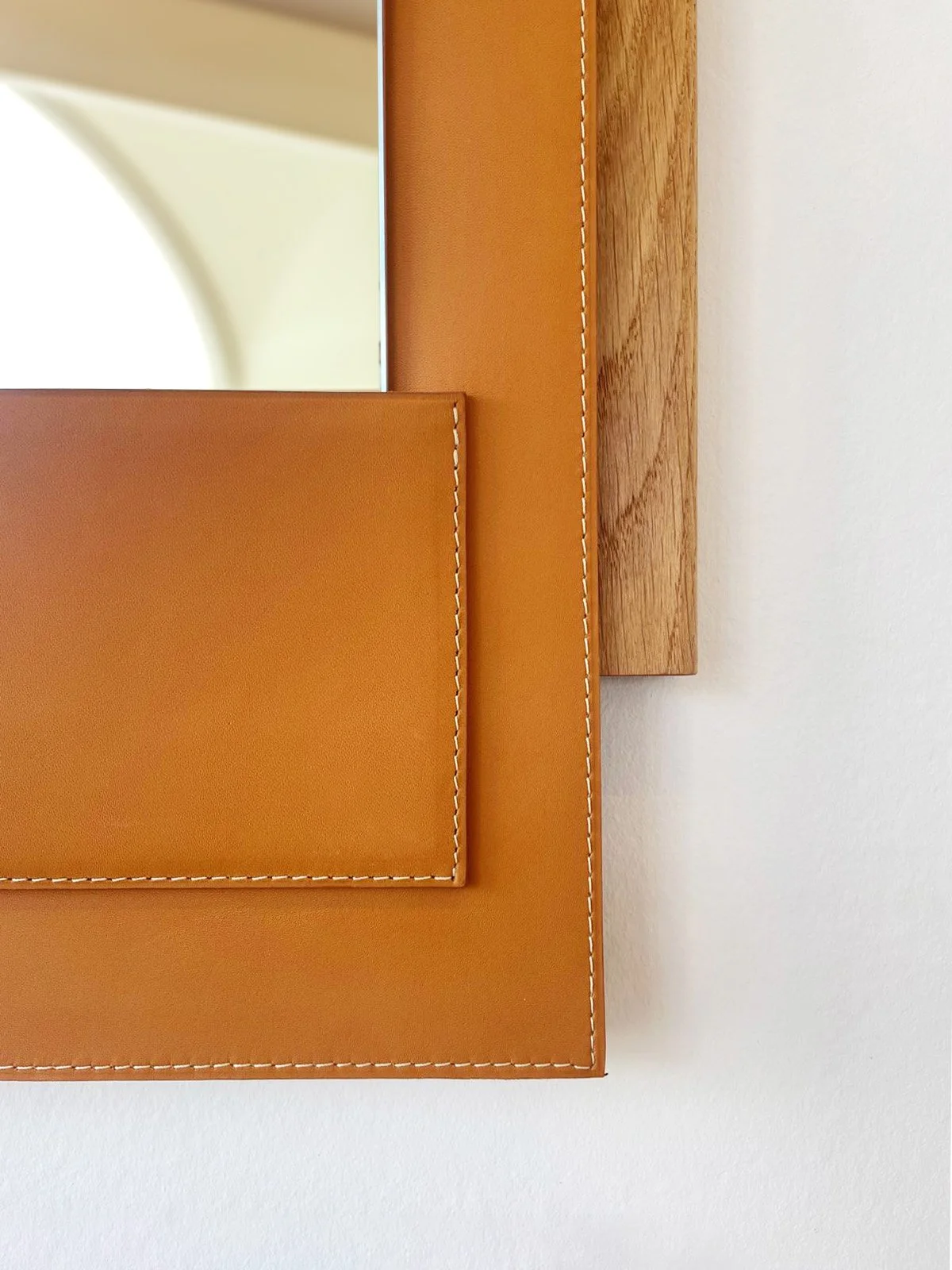 details_SELA-MIROIR_AMMO_cuir-bois_design.jpg