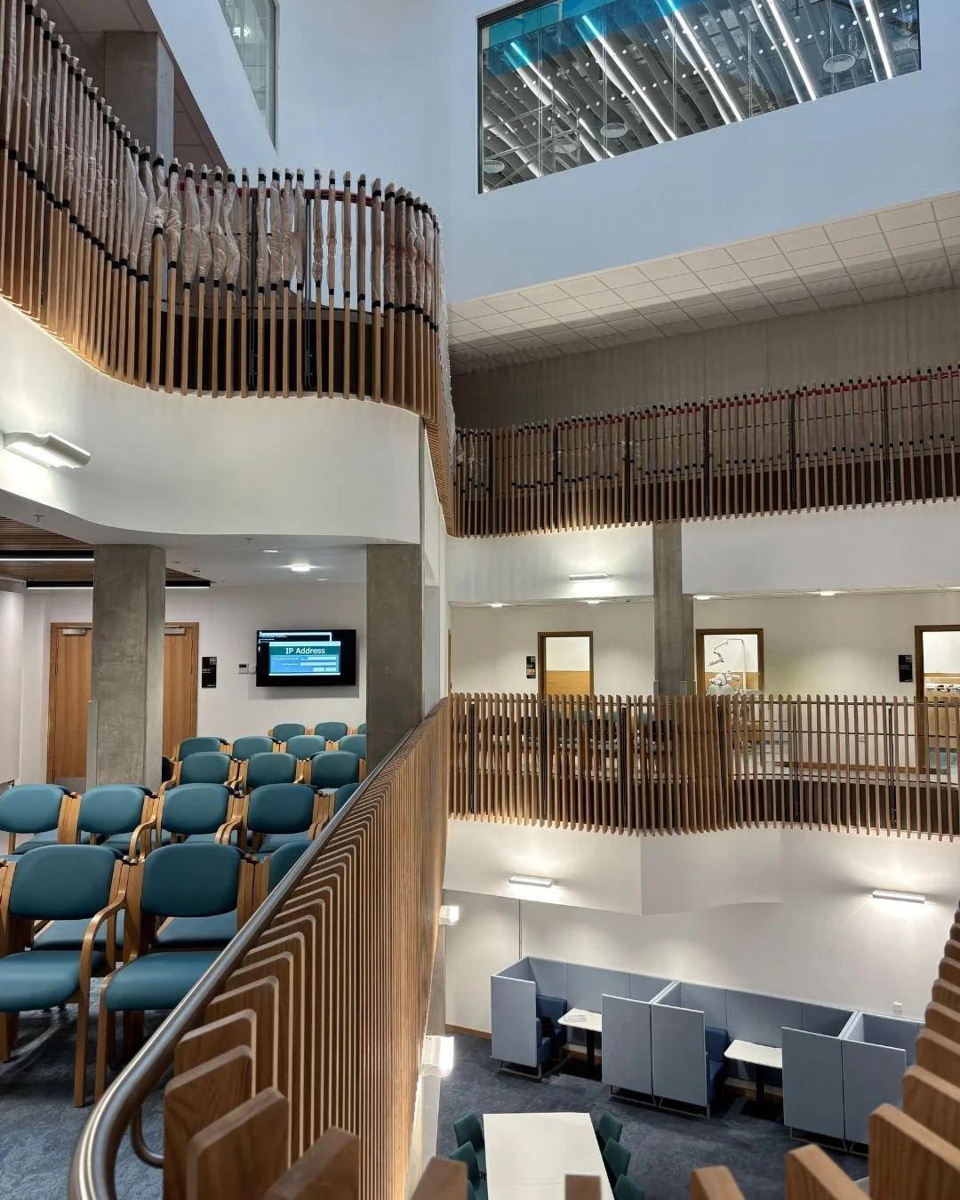 The Emily Siddon Building at the University of Huddersfield has officially been handed over and has welcomed its first students! 📢

The building forms part of the new National Health Innovation Campus and is another University of Huddersfield facili