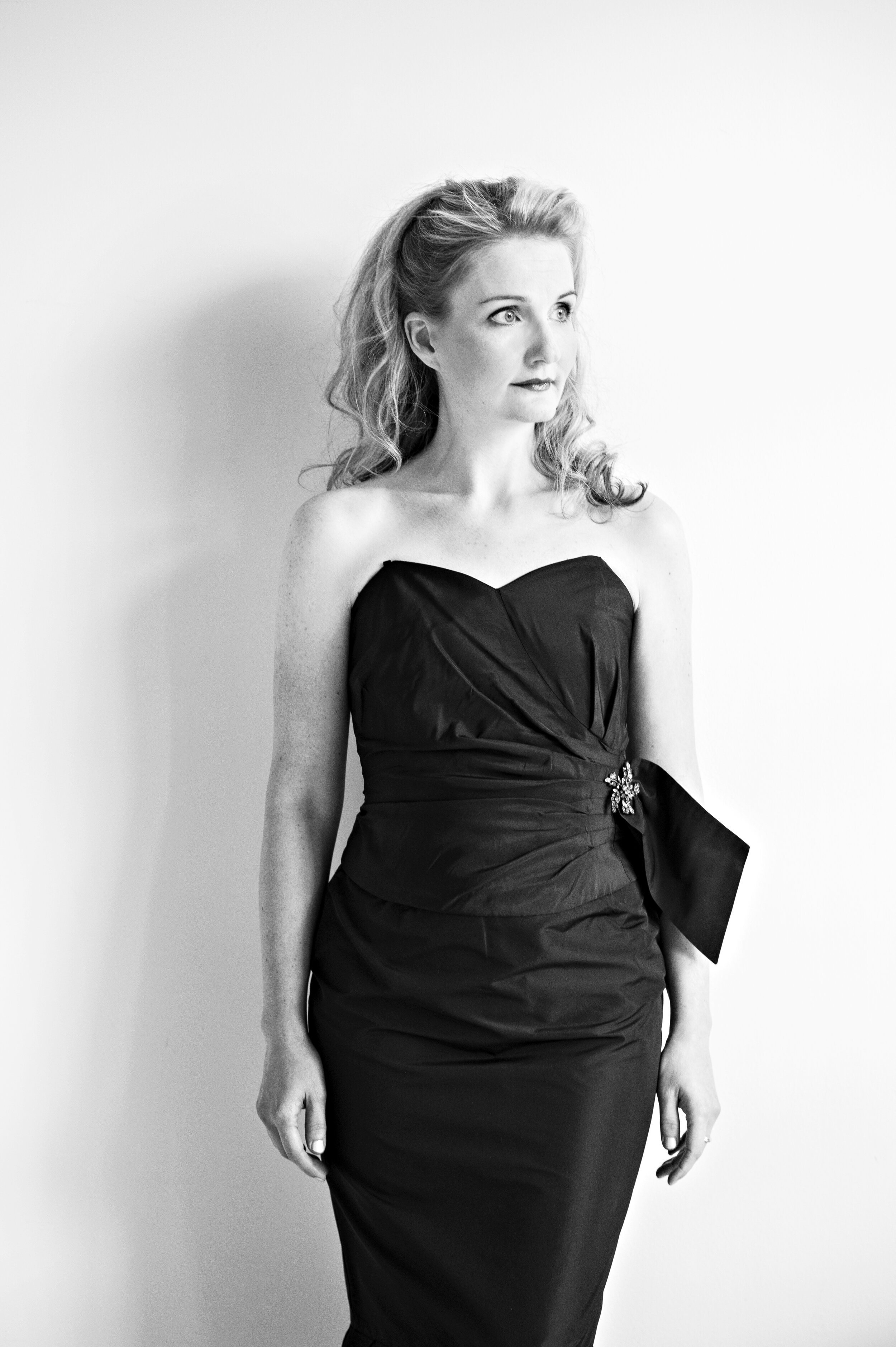 Sopraano Sari Anneli Ruokonen, 2016, B&W.jpg