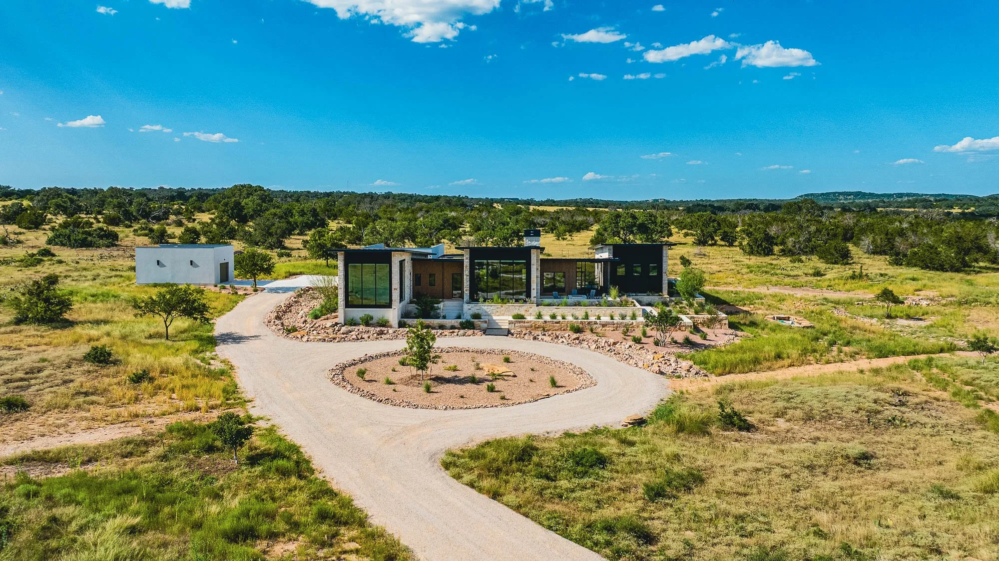 sandy-creek-modern-sandy-texas-landscape-design-build--164.jpg