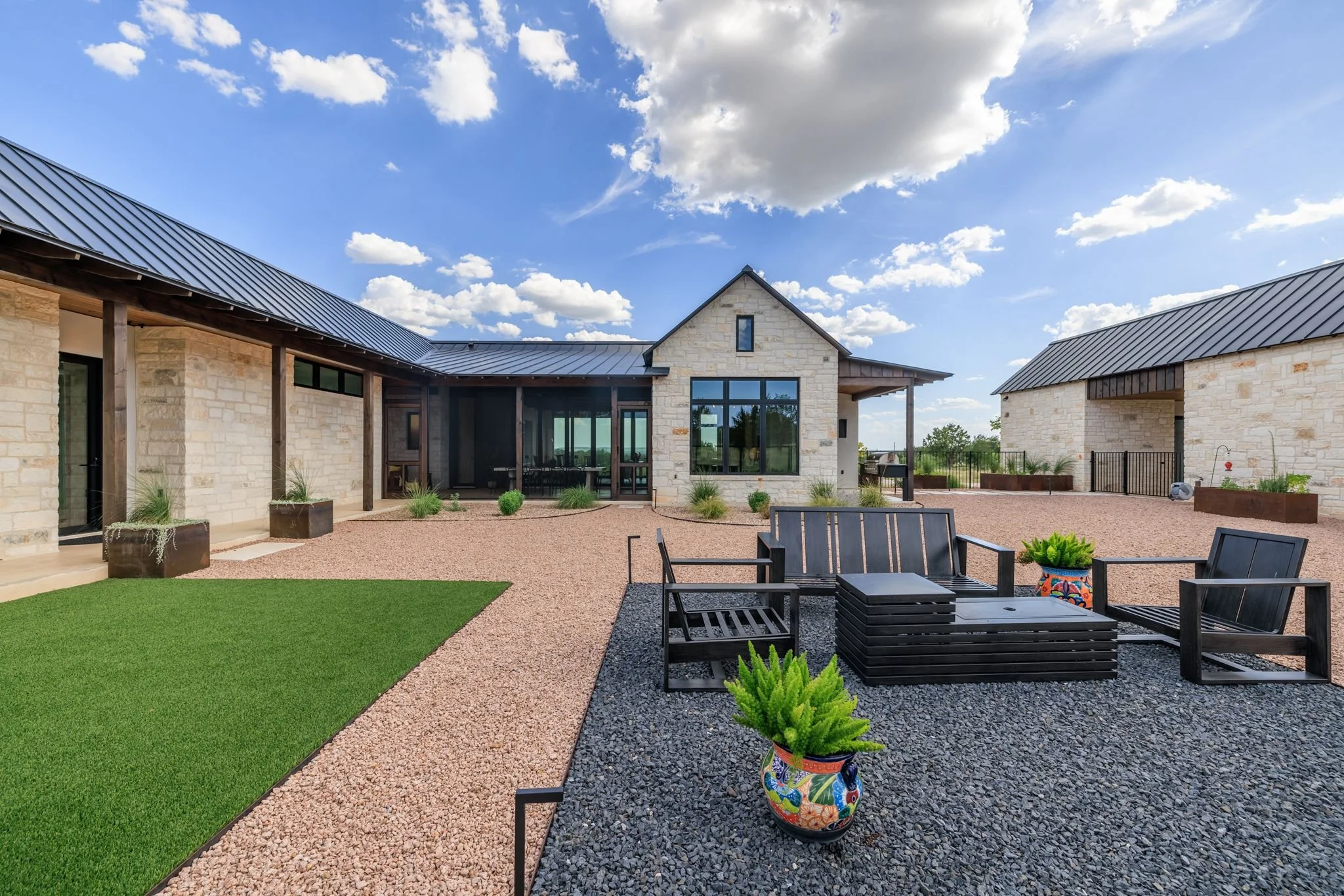 sebree-09-courtyard-seating-turf.jpg