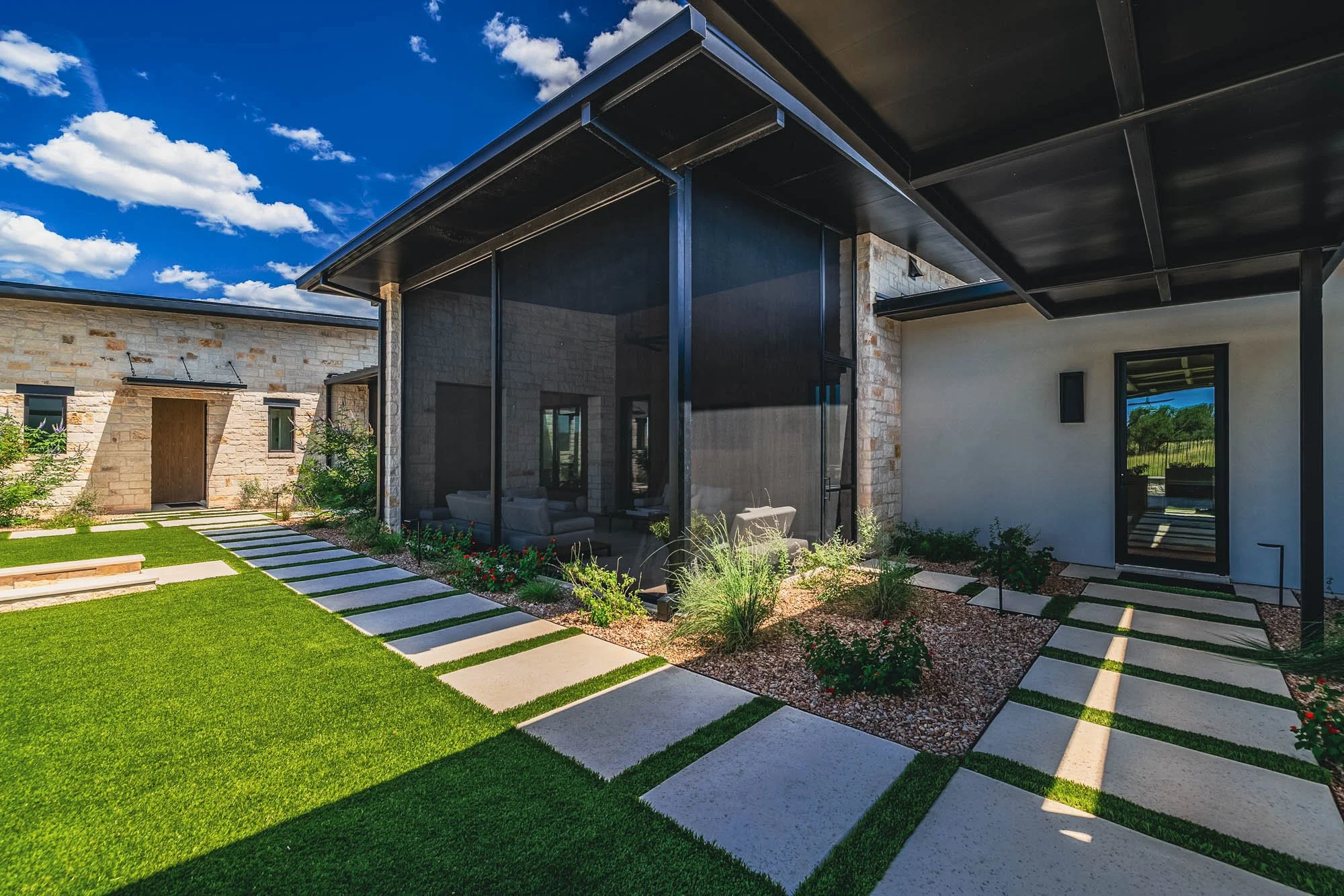 sandy-creek-modern-sandy-texas-landscape-design-build--152.jpg