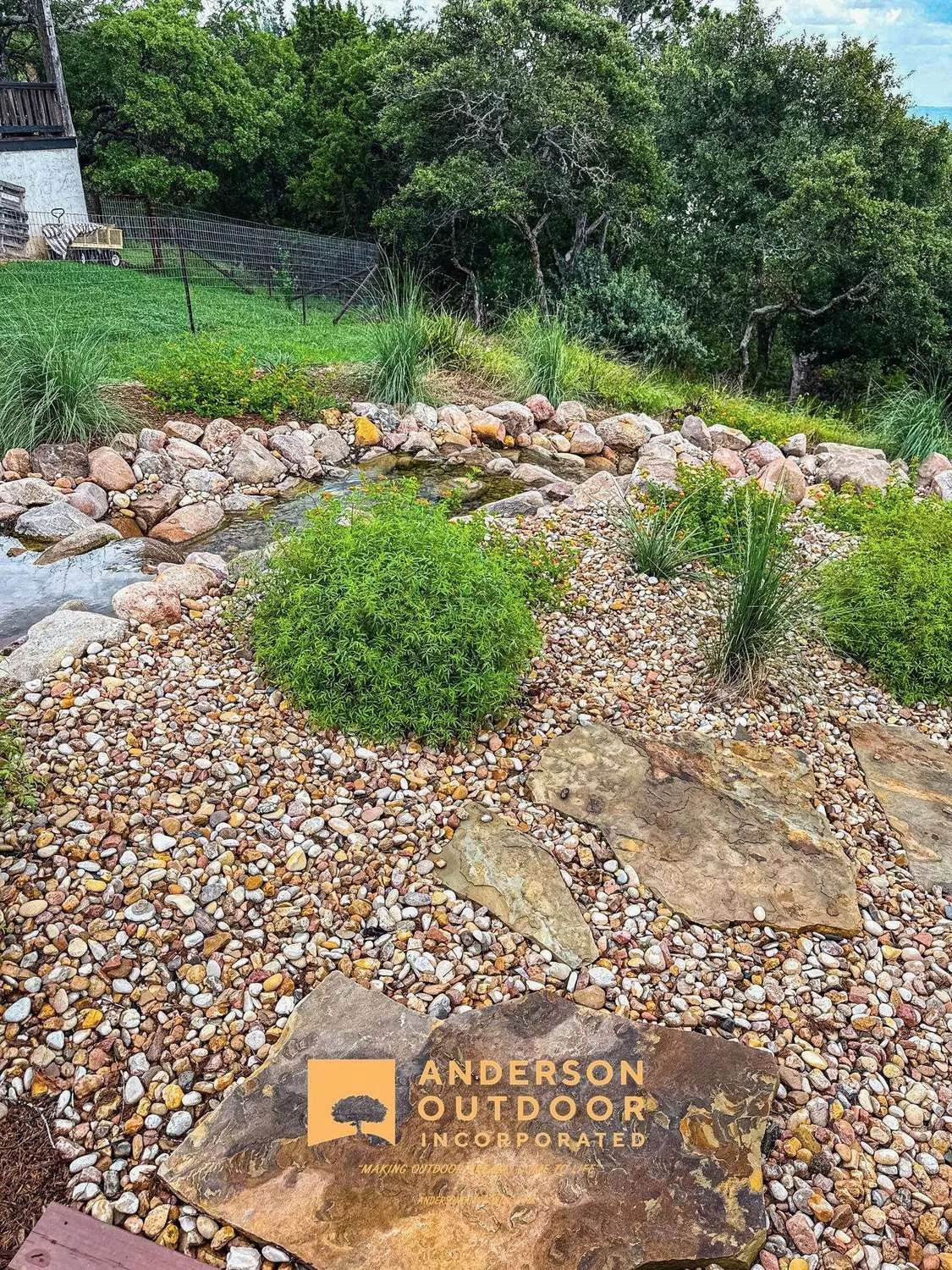 stonewater-09-pond-dry-set-edging.jpg