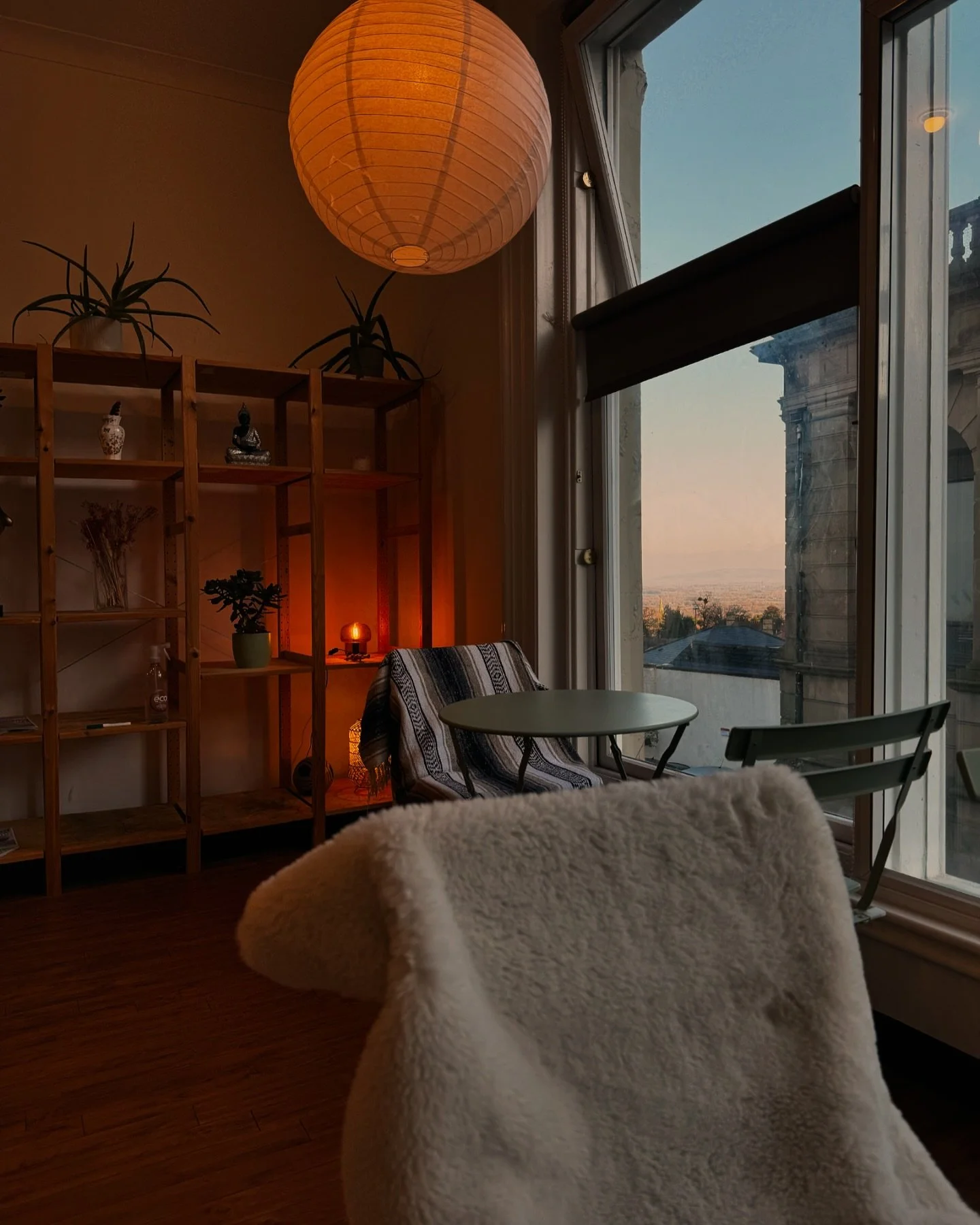 Did you know we have our upstairs open all the time now for cafe seating…ππ
We know it’s cold so we’ve got some blankets and faux fur covers. The more people there the less cold it gets πβοΈ