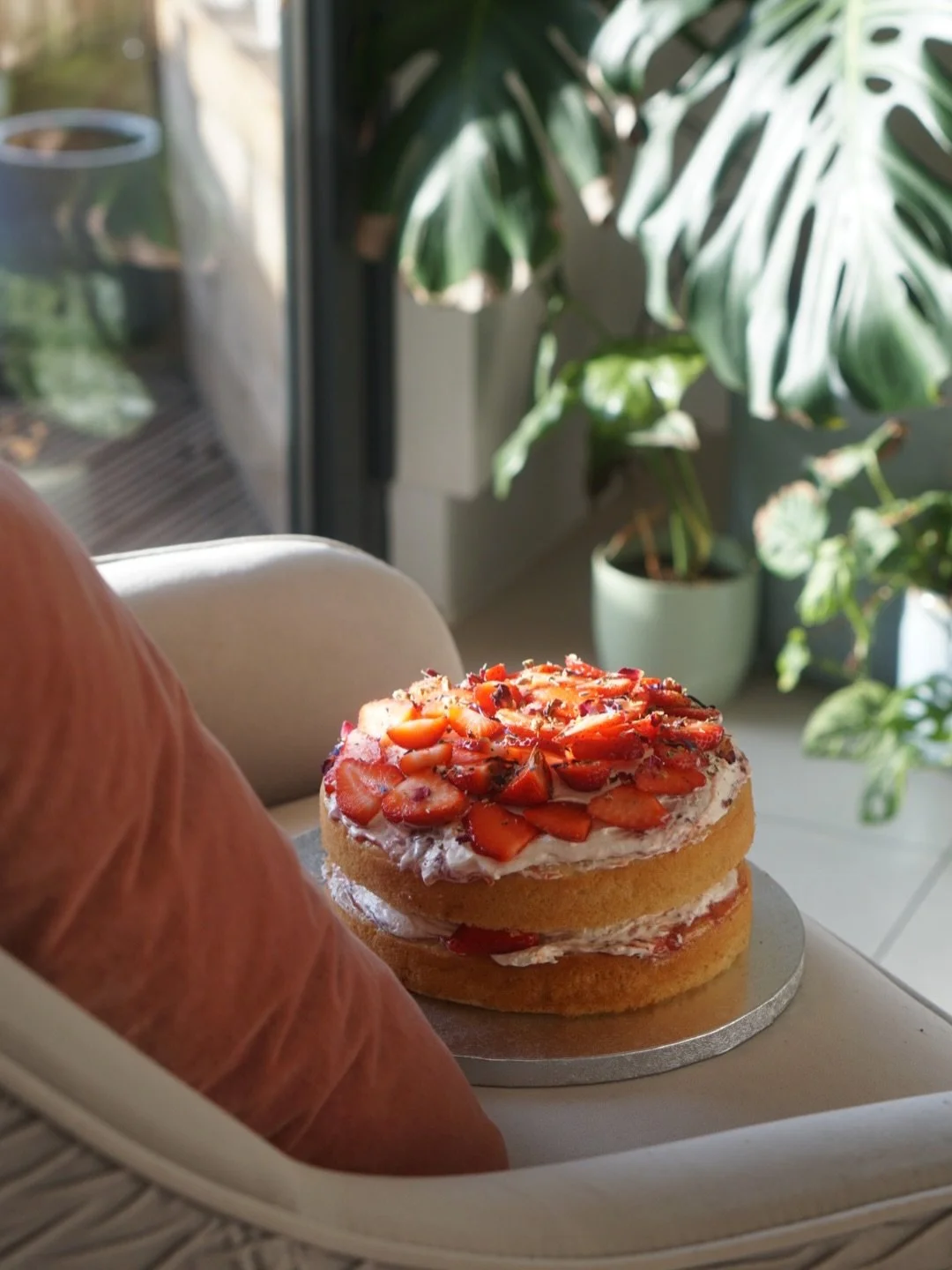 Bank holiday bakes 🌞

Hoping you all had a lovely bank holiday! 

A variation of custom orders this weekend, ranging from pastries, cakes and celestial cookies.

~Strawberry Vanilla Victoria Sponge 🍰
~Almond Croissants 🥐
~Pain au Chocolat 🍫
~Cinn