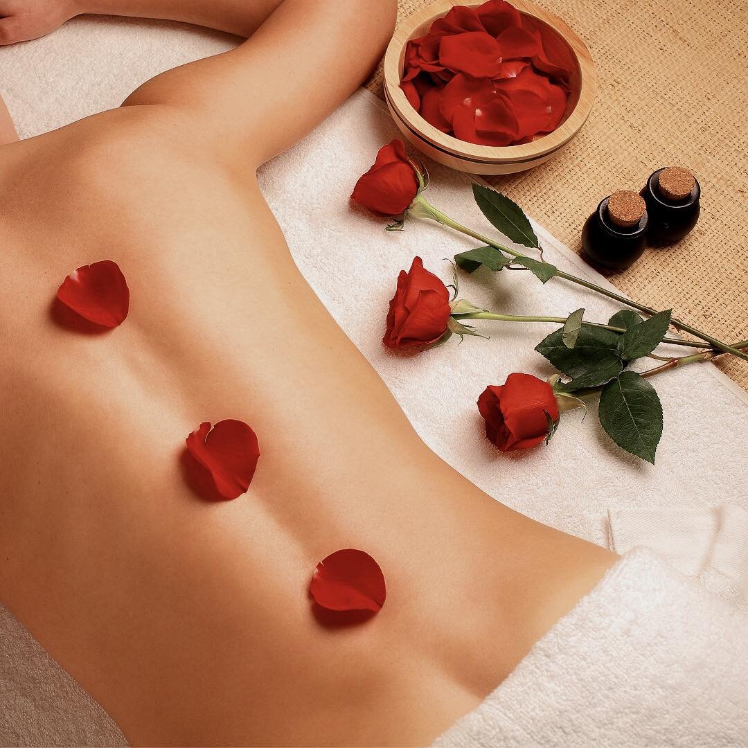 I've been inspired by Valentine's Day and have curated a 90-minute delicious spa ritual for lovers of massage, cacao and roses. 🥰

Gift or indulge yourself in this journey of delicious relaxation:
🌹Rose petal foot bath ritual served with Rose carda