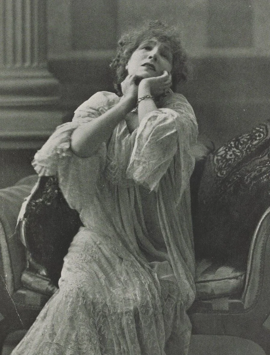 Death Becomes Her: The Decadent Aesthetics of Dying in Sarah Bernhardt’s La Dame Aux Camélias