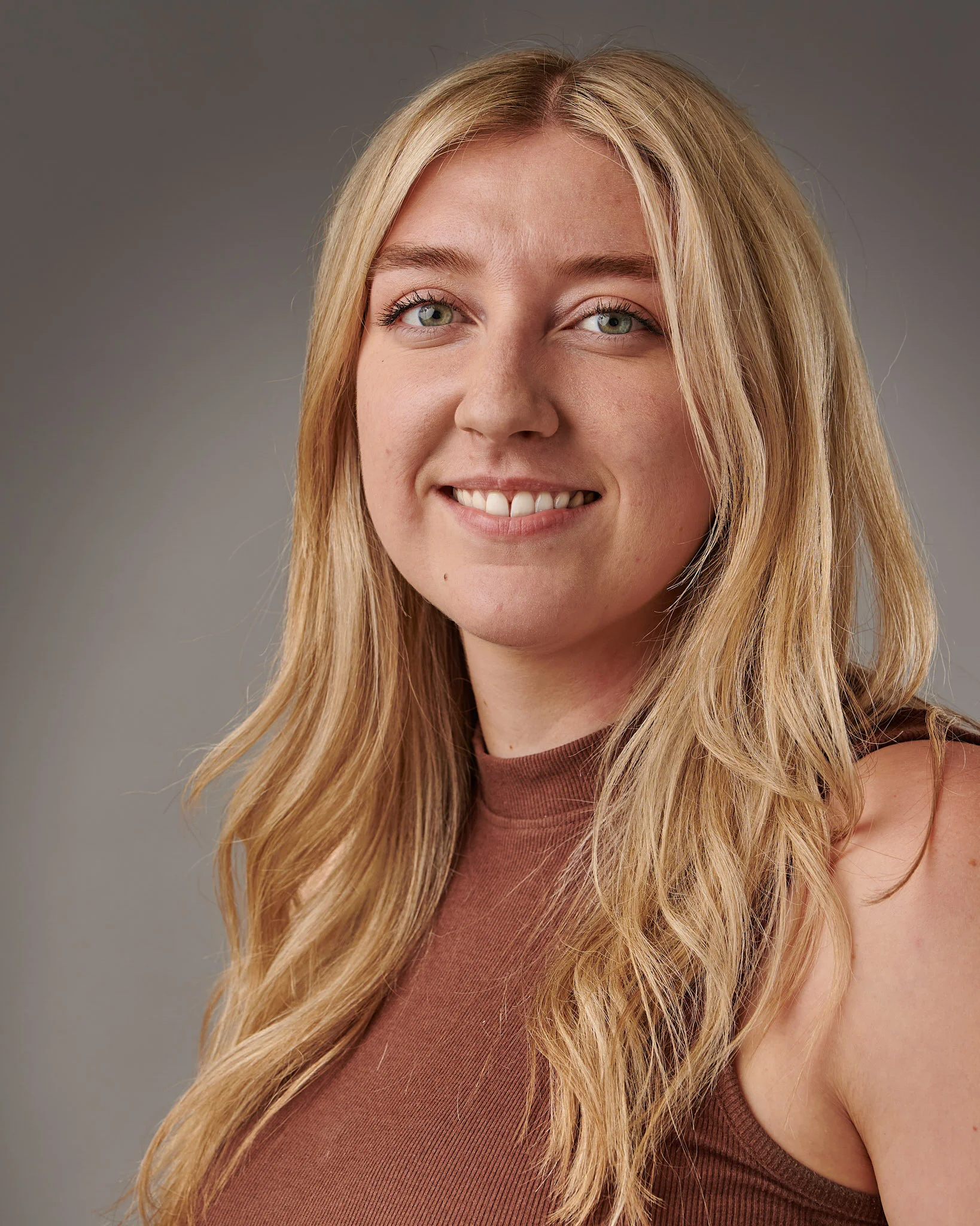 B2B_Hannah Peak-headshot-0100 1.jpg