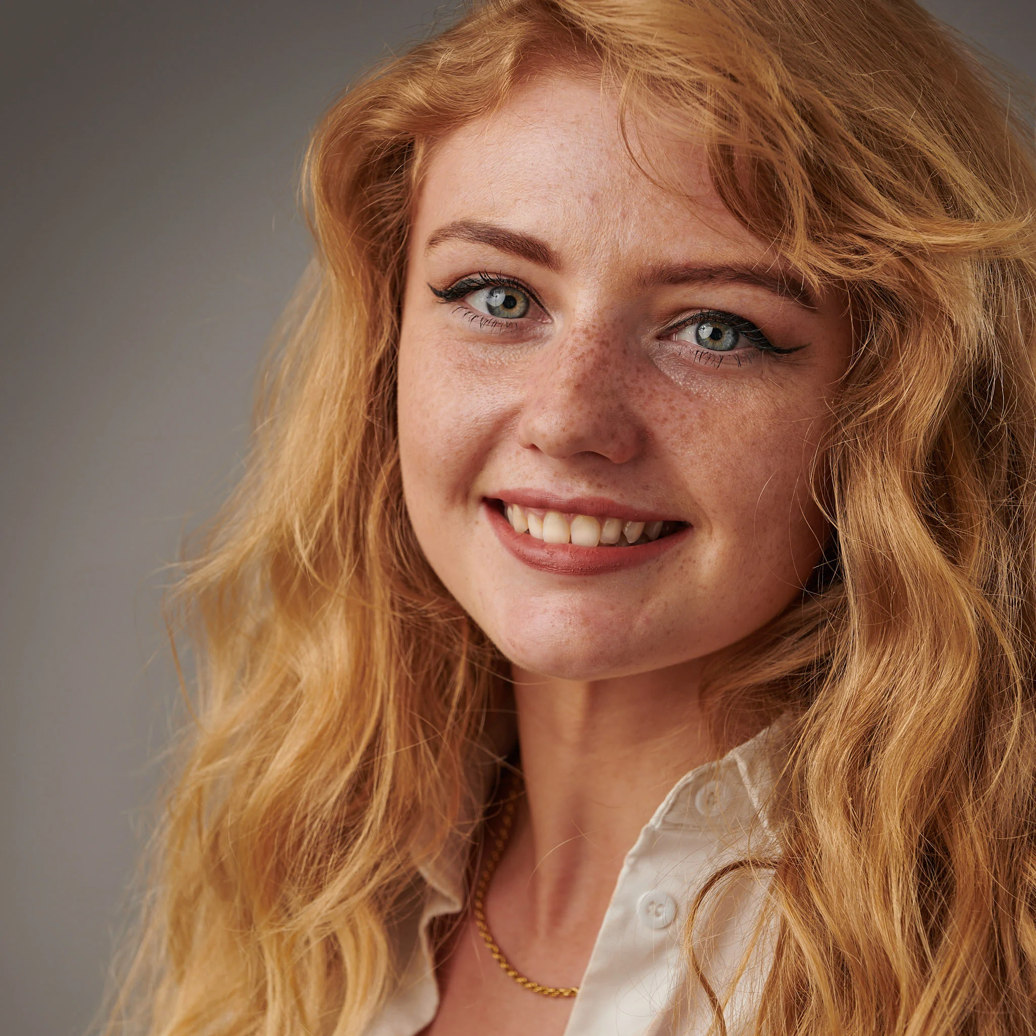 B2B_Hannah Peak-headshot-0090.jpg