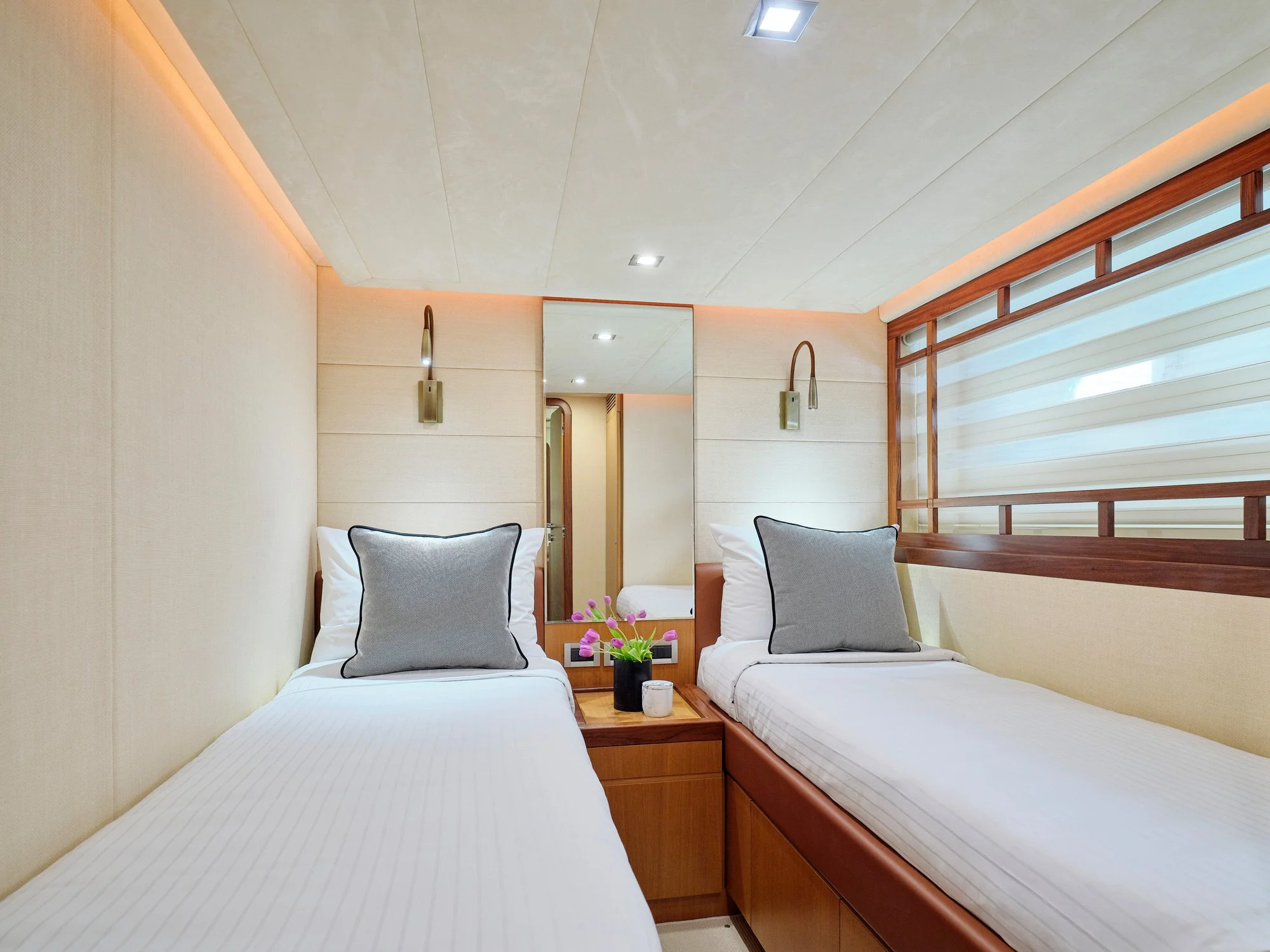 GOLDEN YACHT (7).jpg