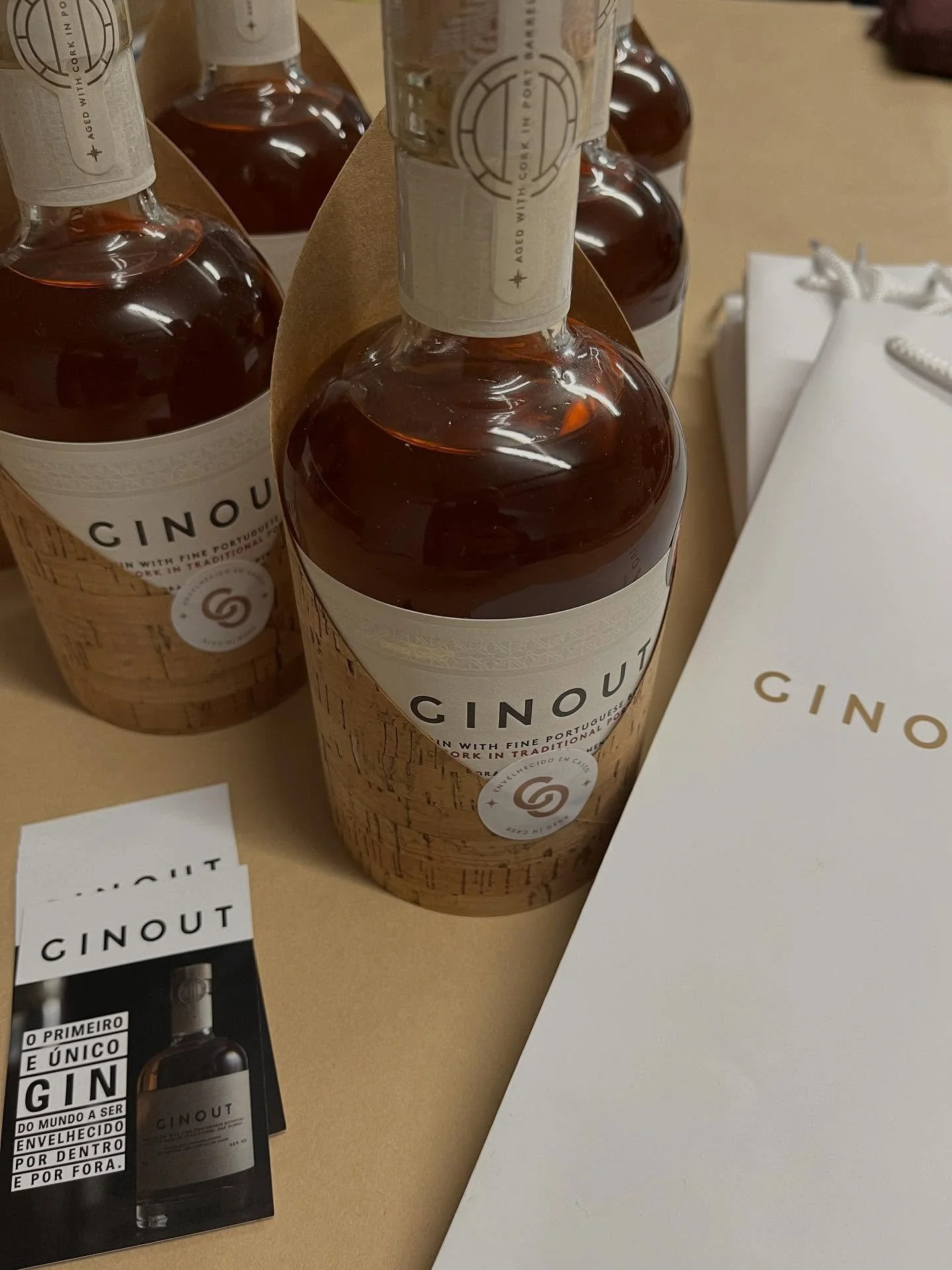 J&aacute; conhece a nossa loja online? Pode encomendar o seu Ginout com todo o conforto, com a nossa linda embalagem de corti&ccedil;a e entregamos onde quiser em Portugal continental. V&aacute; j&aacute; a https://www.ginout.com/ginout-store/en
.
.
