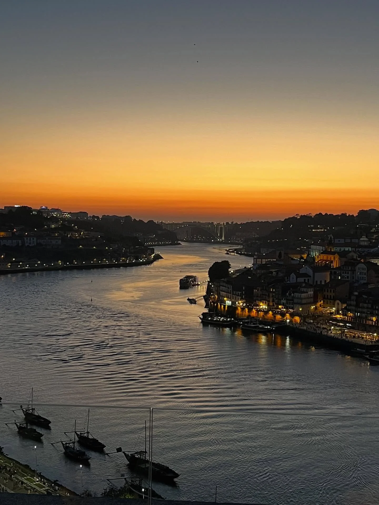 Ontem assinalou-se o dia mundial das cidades e por isso queremos celebrar o Porto! Casa da C&aacute;tia h&aacute; duas d&eacute;cadas, uma das grandes fontes de inspira&ccedil;&atilde;o para o conceito que fez nascer o Ginout, envelhecido por dentro 