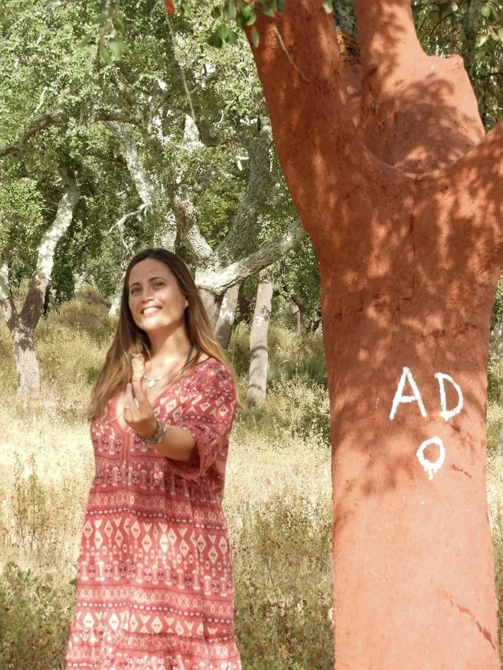 CORTI&Ccedil;A: UM BOT&Acirc;NICO IMPROV&Aacute;VEL - Portugal tem um tesouro que poucos destiladores ousam usar: corti&ccedil;a.
Mas quando &eacute; trabalhada com precis&atilde;o, tostada no ponto certo, liberta notas baunilhadas, fumadas, minerais