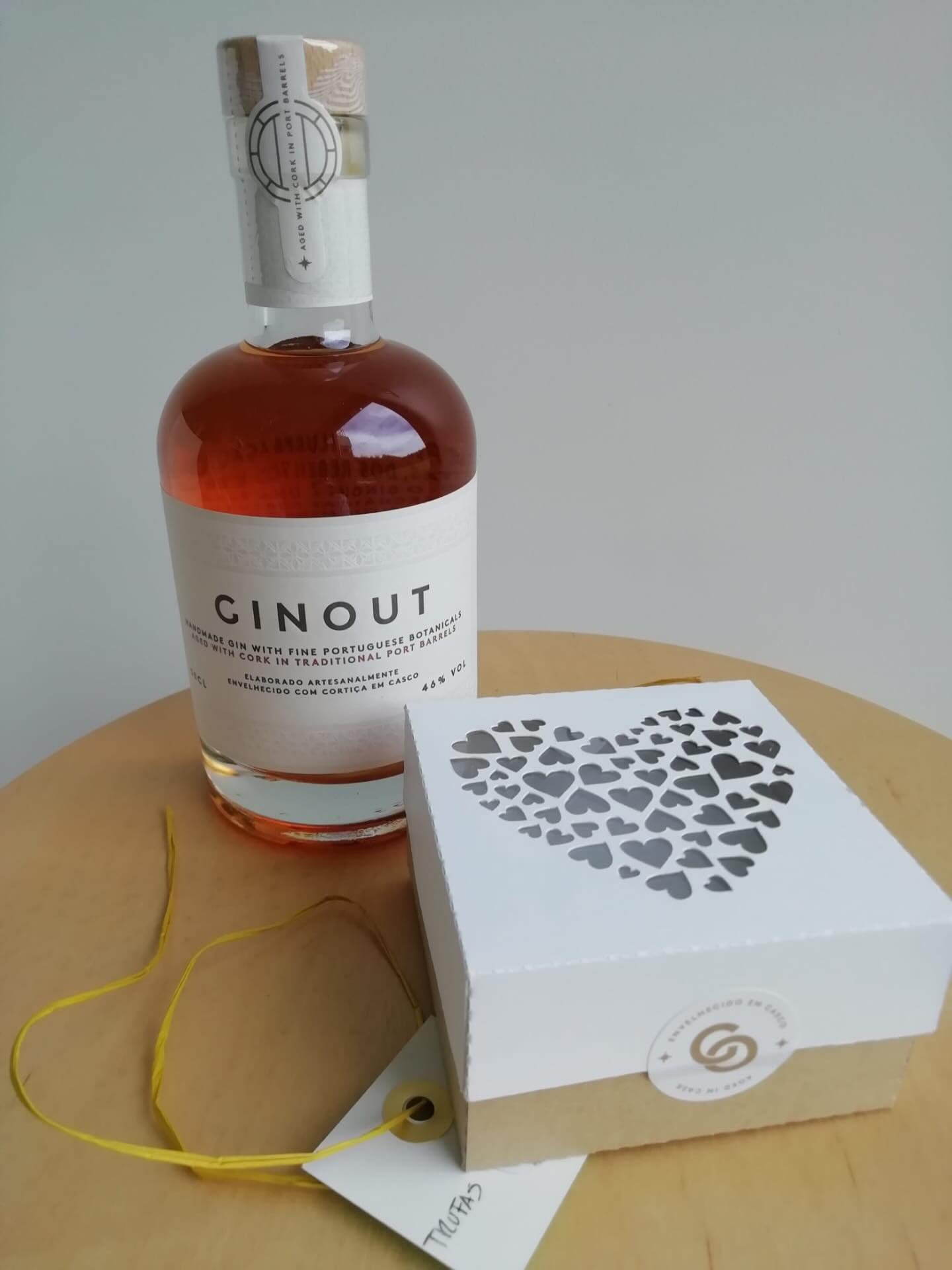 Dentro de 2 semanas estaremos a celebrar o Carnaval e o S&atilde;o Valentim. J&aacute; reconfirmou o seu stock do &uacute;nico e delicioso Ginout? .
.
.
#agedinsideout #ginout #ginlovers #ginportugues #gintonic carnaval