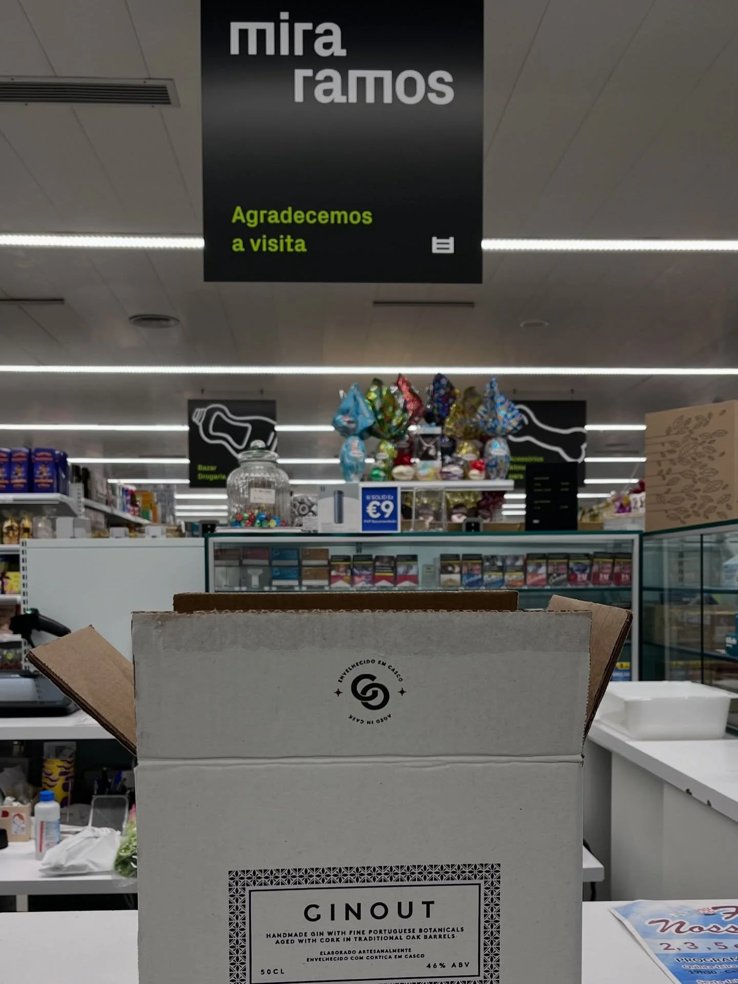 Se est&aacute; na zona de Gaia, n&atilde;o pode deixar de visitar a garrafeira do @supermiraramos. Tem uma sele&ccedil;ao de vinhos e espirituosos absolutamente espetacular, cuidadosamente escolhida pelo Nuno e pelo Jos&eacute; Carlos.  Procure o Gin