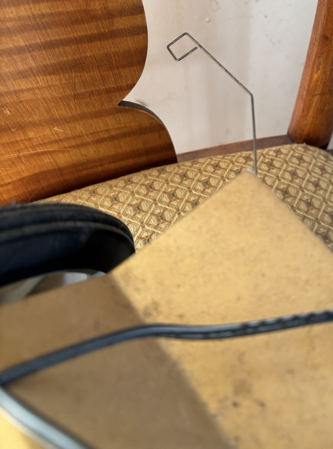 close-up of curled wire antenna