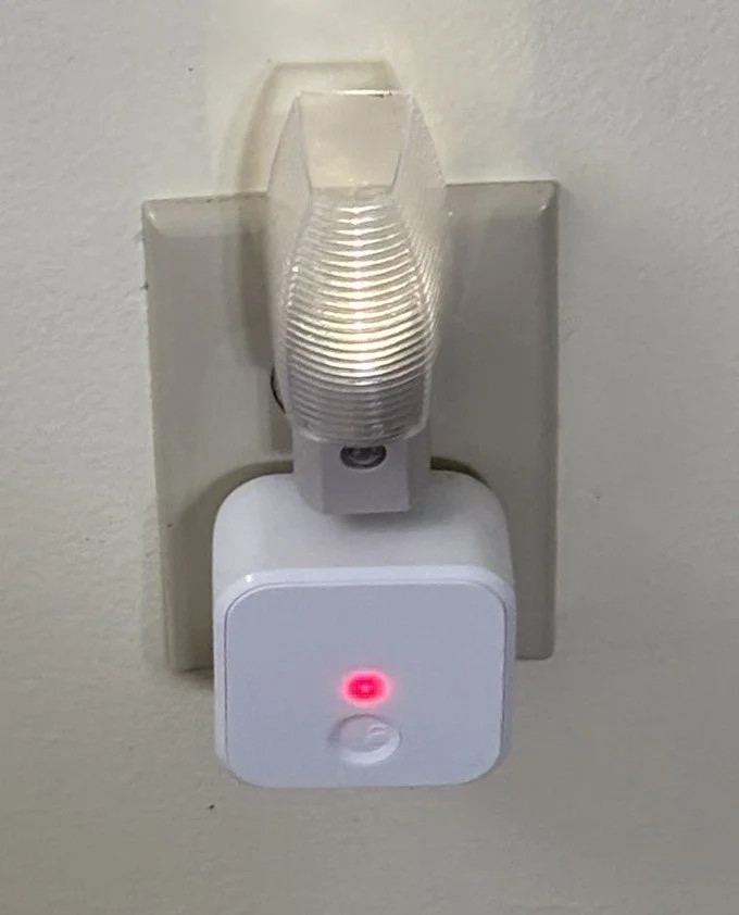 an unlabeled component, blinking red