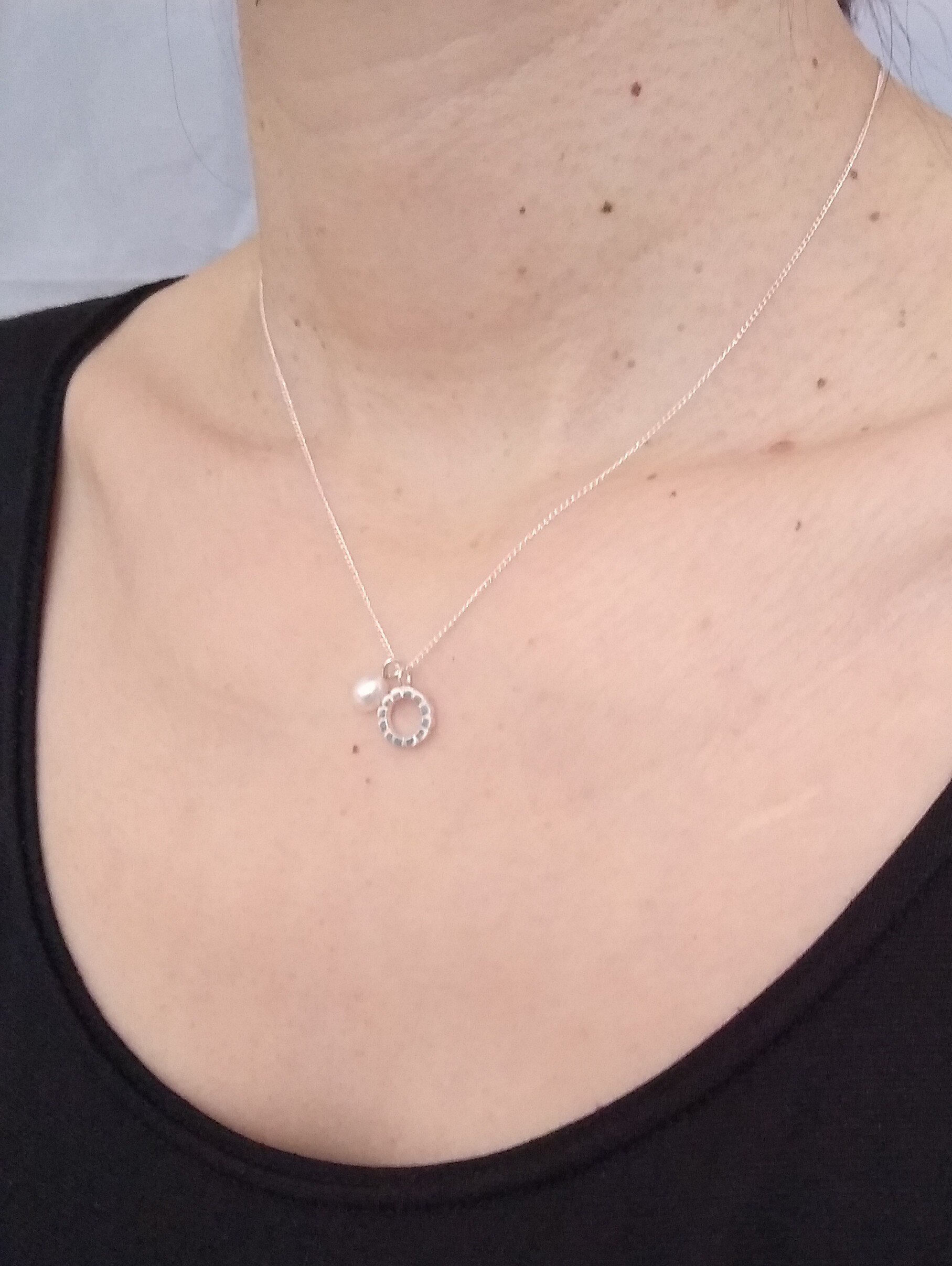 SILVER NECKLACE, SMALL PENDANT TOP, EVERYDAY NECKLACE, CONTEMPORALY DESIGN, JEWELLERY MATCHING SET, EARRING AND NECKLACE, PEARL