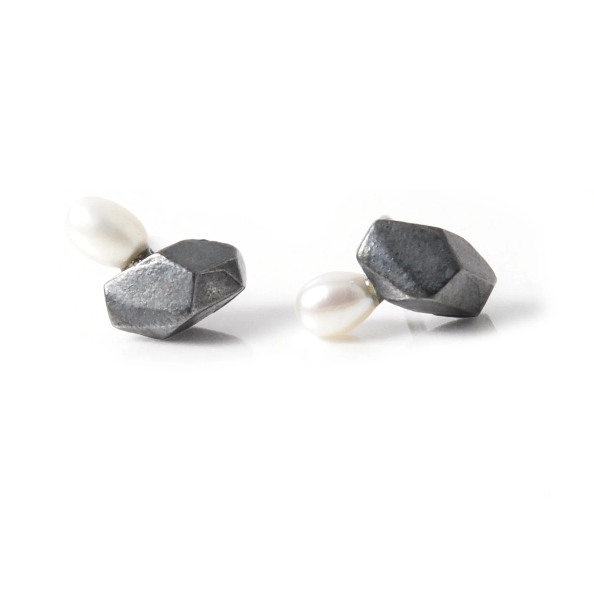 Mineral Pearl earrings