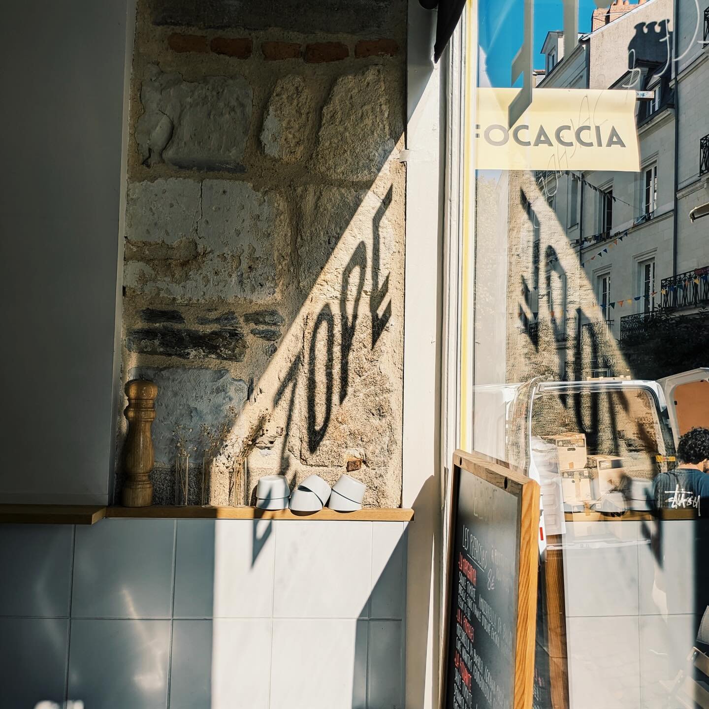 Big News !👋

On est ouverts &agrave; partir de ce samedi midi durant tout le mois, situ&eacute;s 13 rue L&eacute;on Blum !

Venez nous rendre visite et d&eacute;gustez nos superbes focaccias... et bien plus encore !😉🍕🌿

On vous attend avec impati