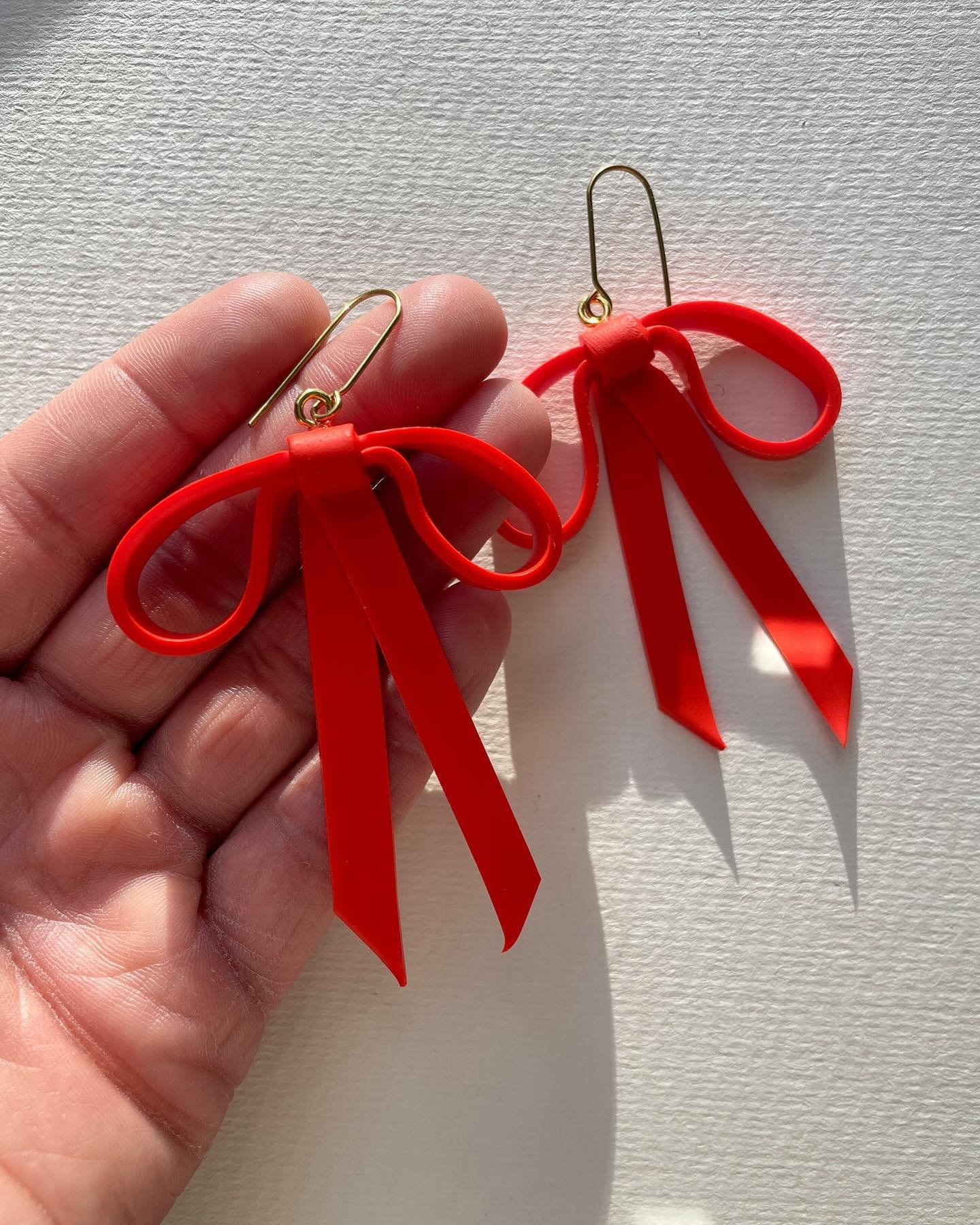 Tied up and ready to go! 
&bull;
&bull;
&bull;
&bull;
#handmade #polymerclayearrings #blackartist #statementearrings #makersmovement #earringsoftheday#fashion #spring #makersgonnamake #slowmade #womanownedbusiness #clevelandartist #polymerclay #polym