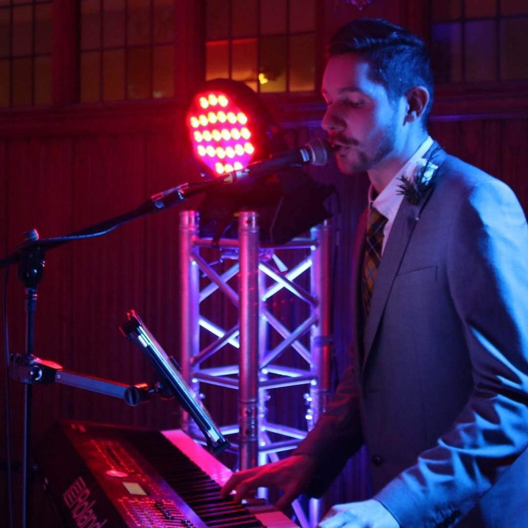 Throwback to our last gig of 2019. Our amazing vocalist and keys player Sheridan came straight off playing for panto to play with us for his twin sisters wedding!⁠
⁠
⁠
#functionband #weddingband #partyband #band #weddings #birthdays #keyboards #keysp