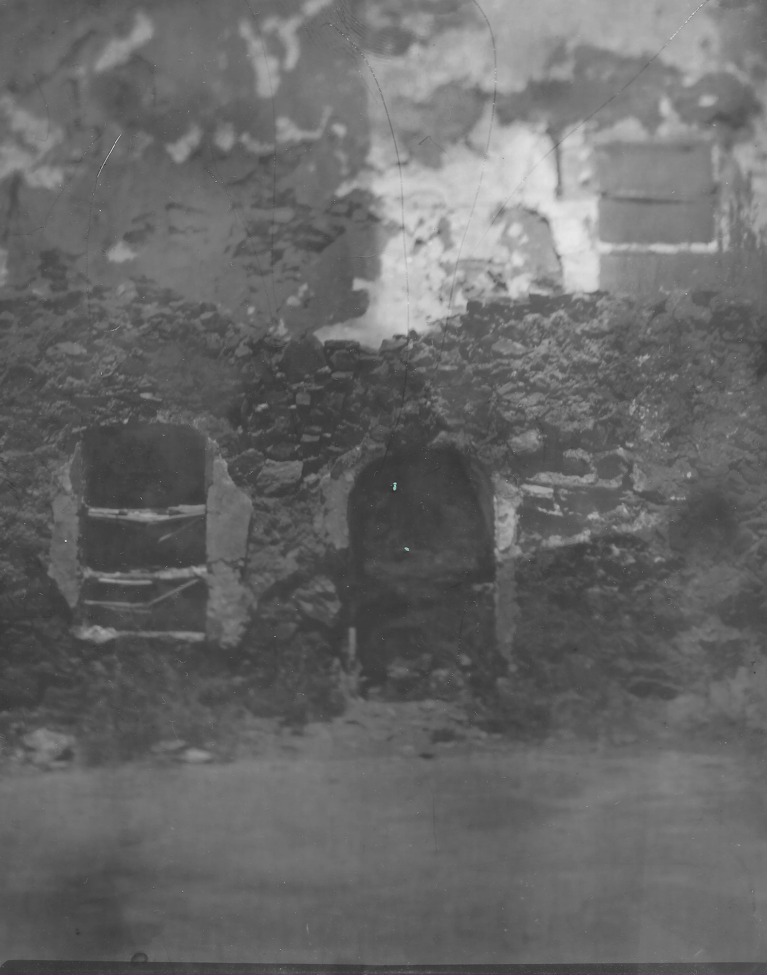 TLAROUX-BW-REV-JUL05-5.jpg