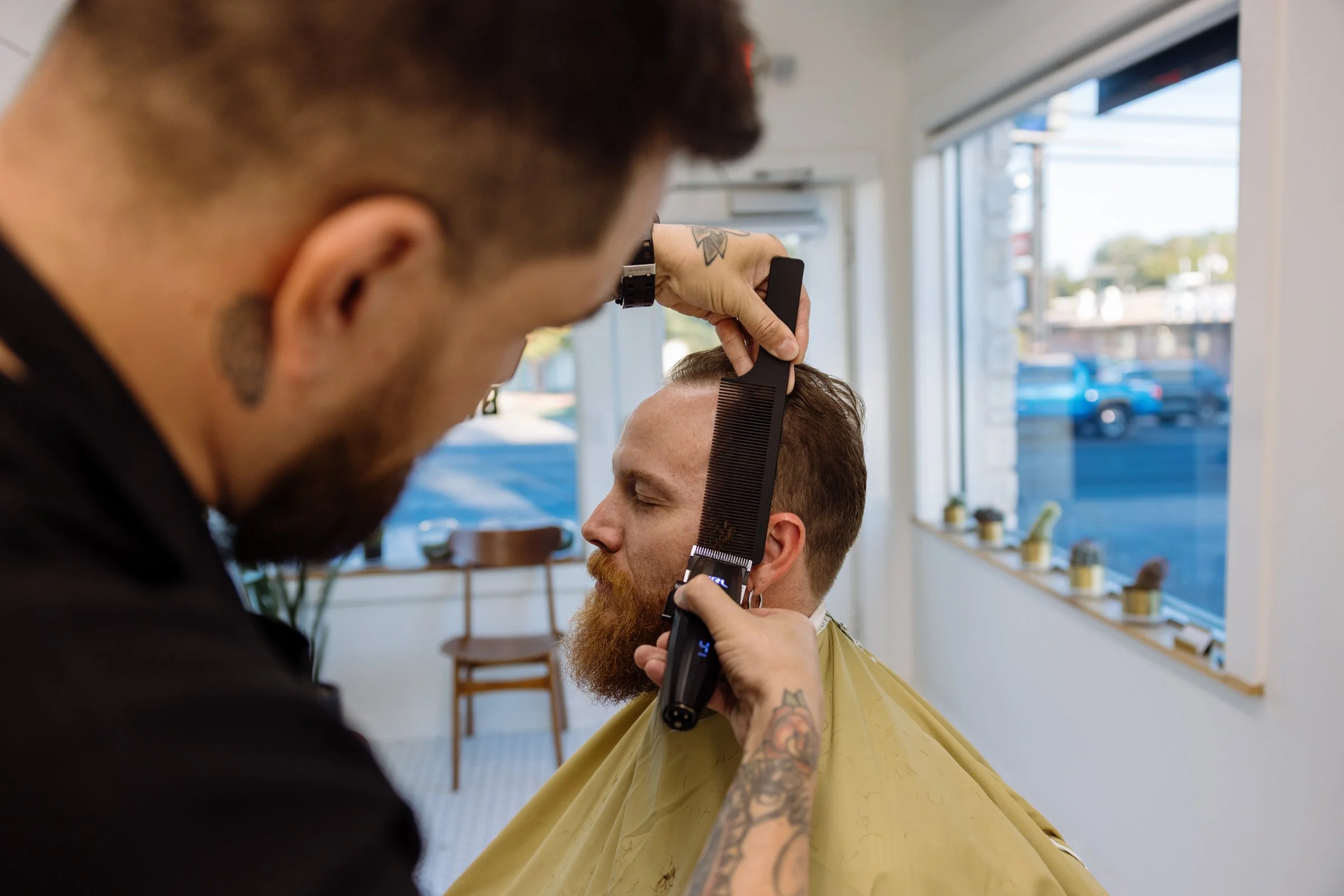 Close-up of an Austin barber using clippers for a detailed men’s haircut at Honest Barber.