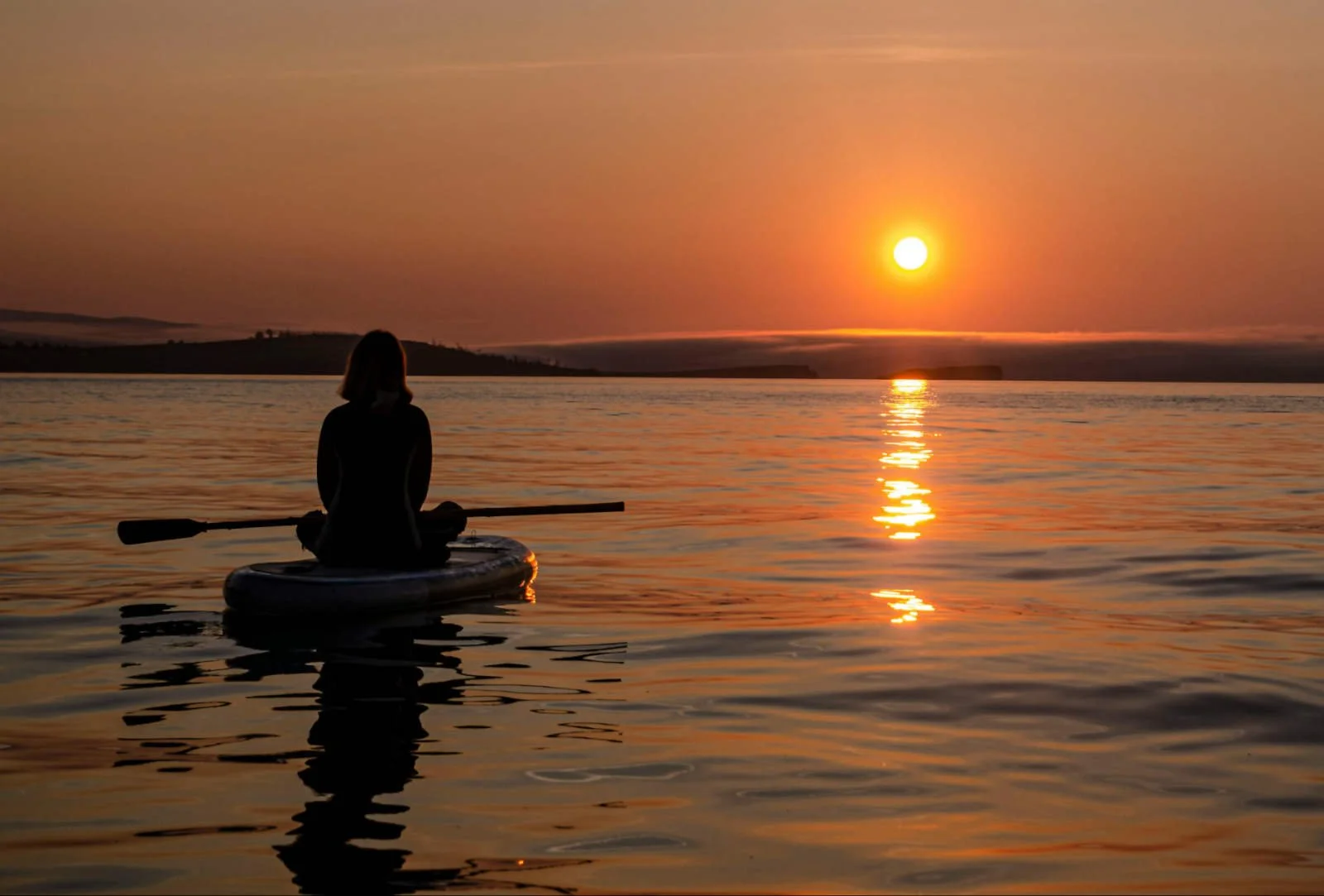girl-on-paddleboard-lake-crop3.jpg