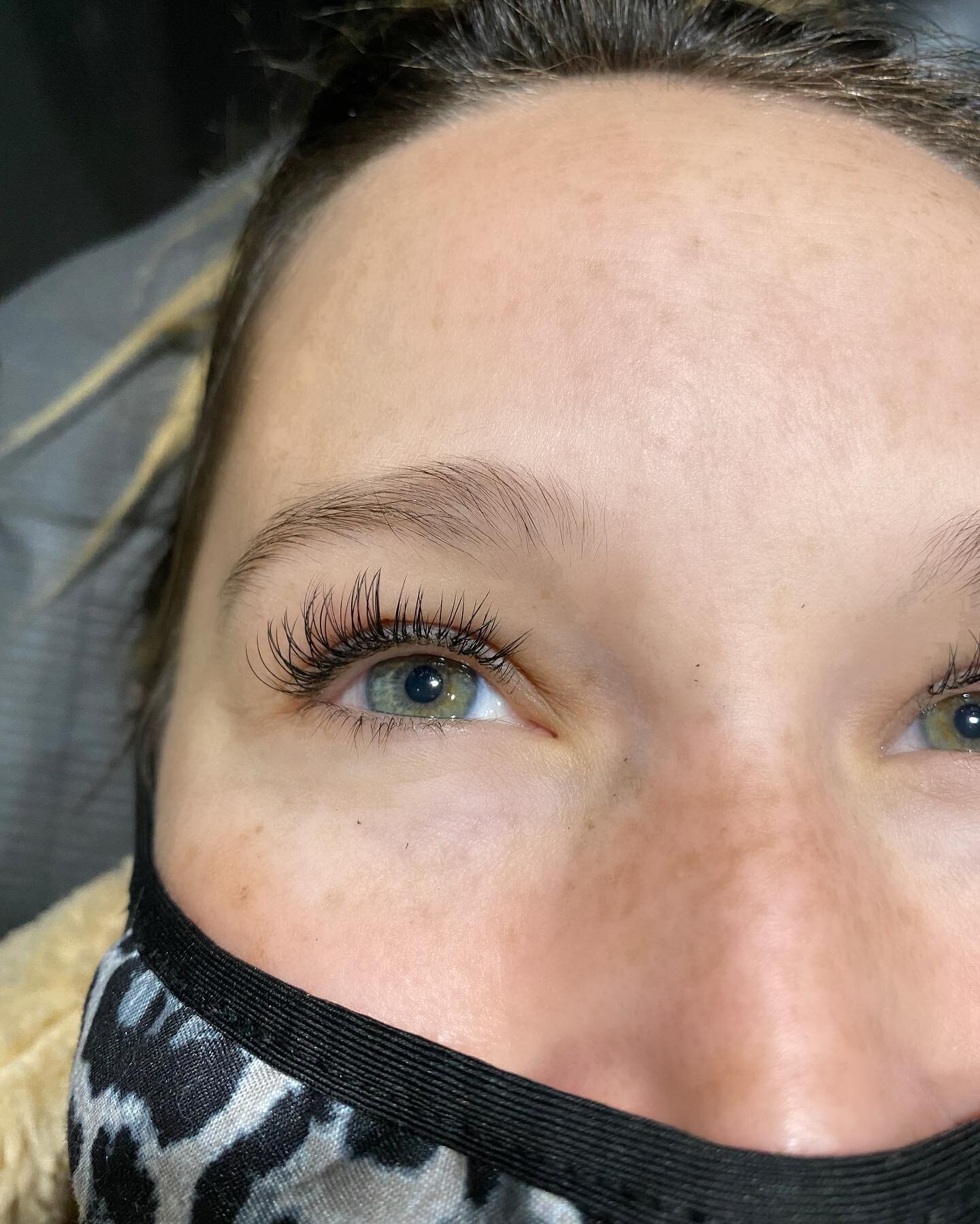 The weekend is just a *blink* away 😉 

Loving this natural classic set! 

  #eyelashes #lashextensions #eyelashextensions #lash #beauty #lashtech #classiclashes #russianvolume #lashlove #eyelash #lashmaker #lashaddict #lashesonfleek #lashesfordays #