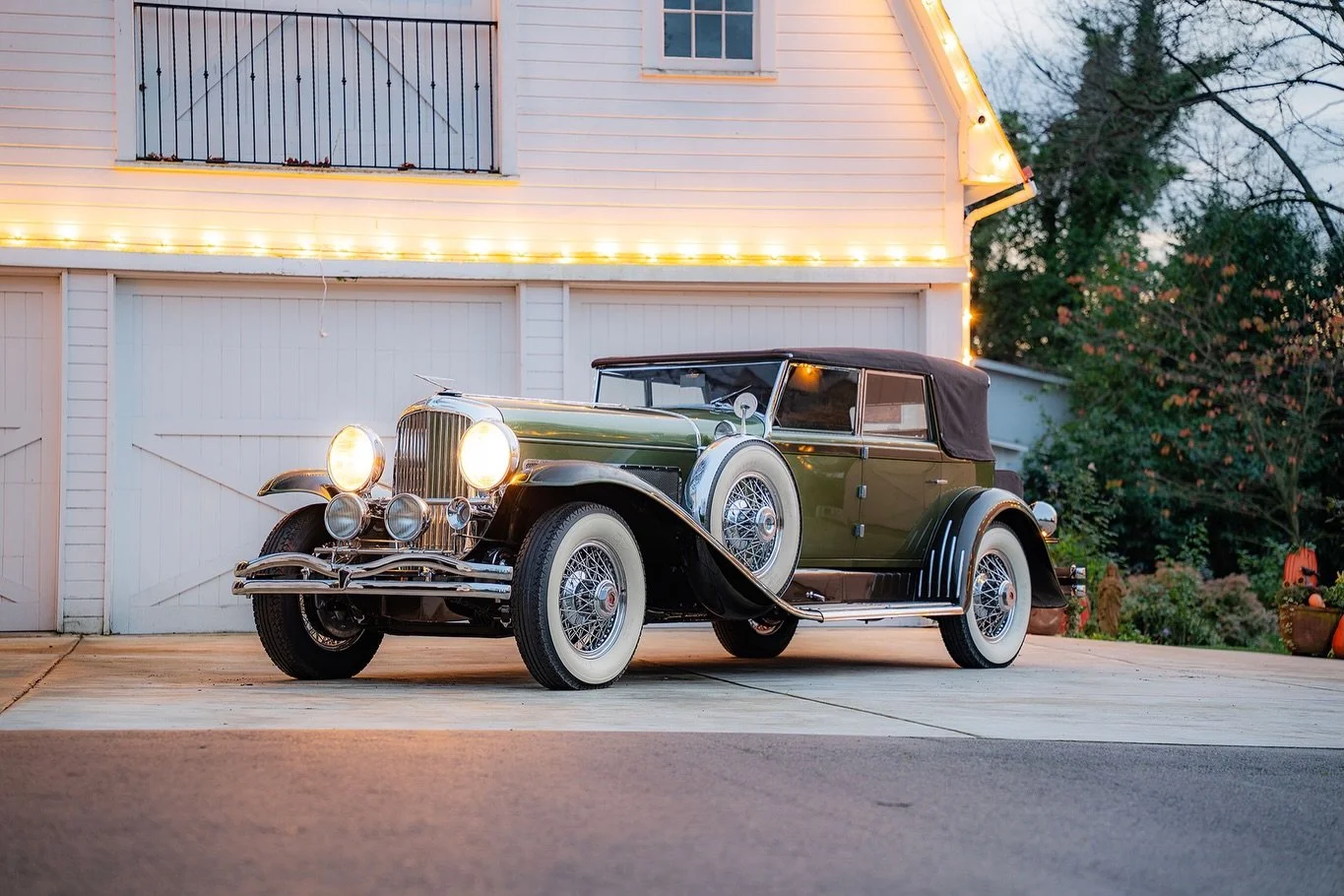 PARDON ME&hellip;. but I just shot this 1929 #duesenberg convertible for @rmsothebys - the auction is expected to hit $1.4m 🤯

View the entire set on my website or on RMsothebys.com

#classiccar #vintagecars #collectorcar #collectorcars #carphotogra