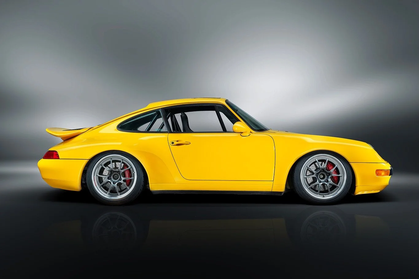 Juicy. 💦

I need a proper studio. #porsche