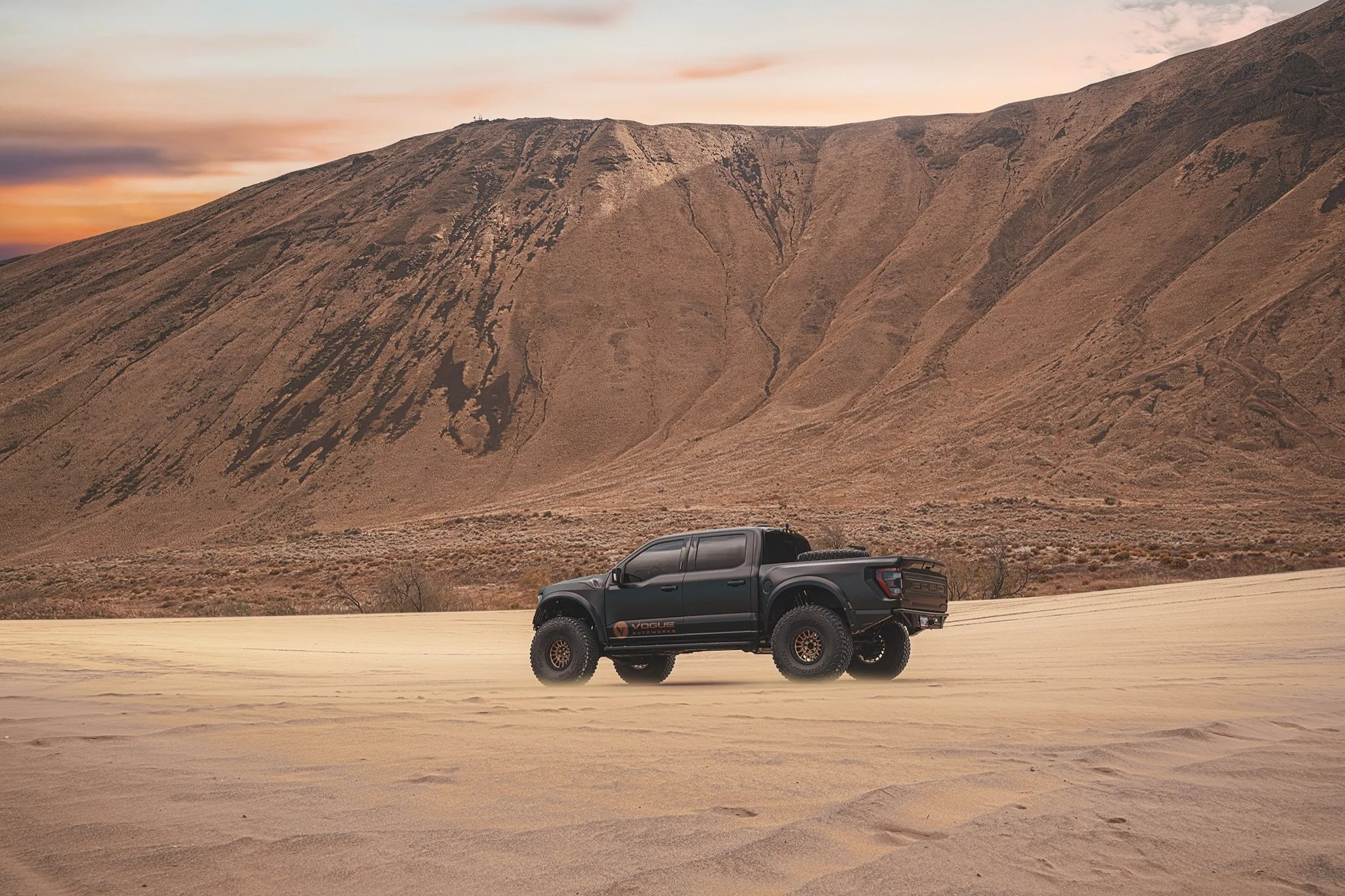 Exploring M&bull;A&bull;R&bull;S with @vogueautowerks &amp; @kmcwheels 

#ford #fordraptor #kmcwheels