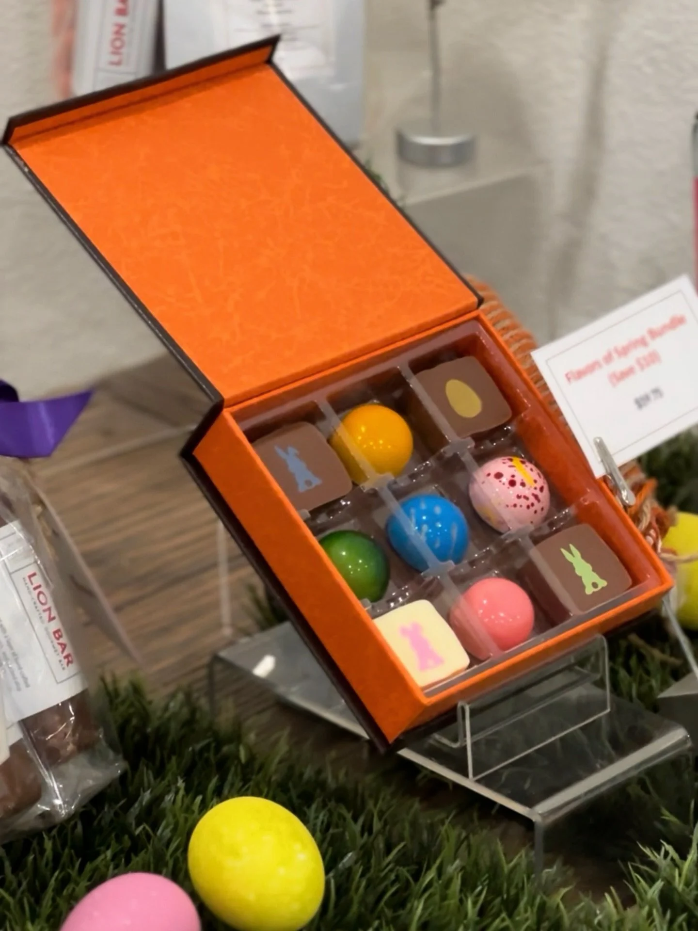 Easter makes everything look even prettier! #easter #chocolates #lasvegas 

PS: please note that some chocolates in your box may vary from the picture above 🫶