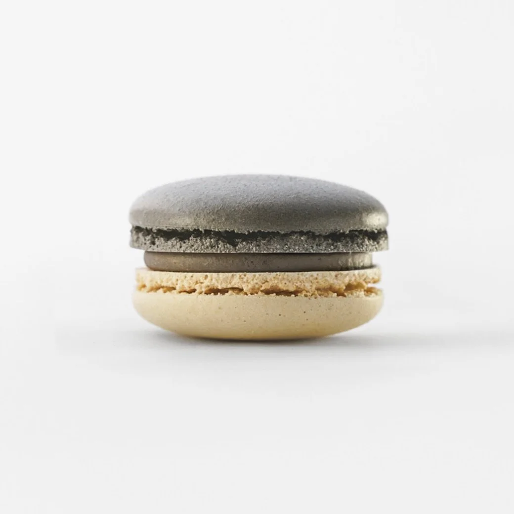 Cookies N&rsquo; Cream French Macaron #frenchmacarons #cookiesandcream #sweet
