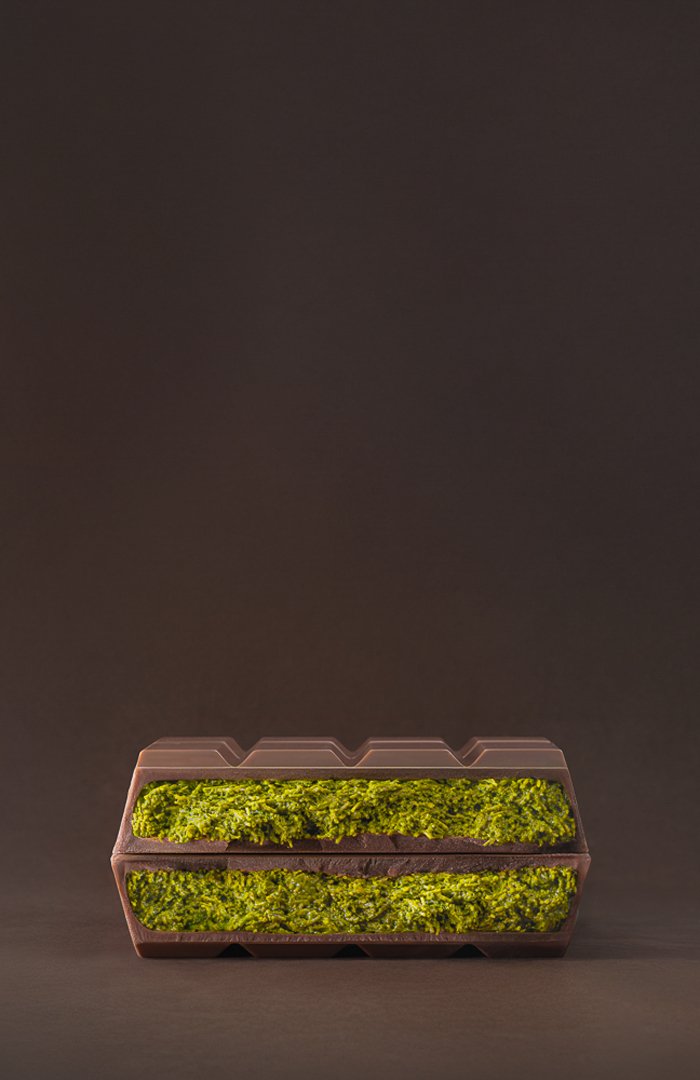 Luxury Dubai Bar made with premium milk chocolate, crunchy kadayif, and pistachio filling on a dark backdrop.