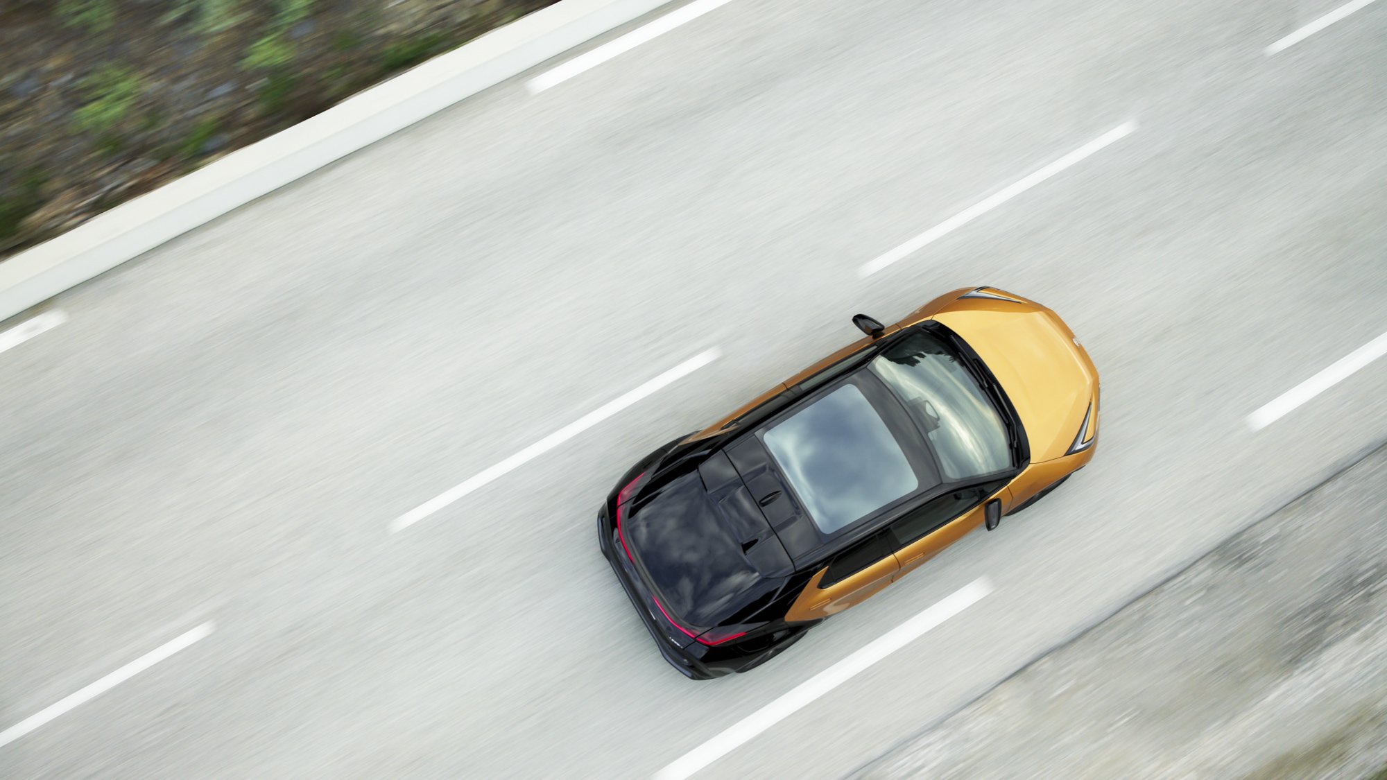 2024_C-HR PHEV_DPL_DYNAMIC_017.jpg