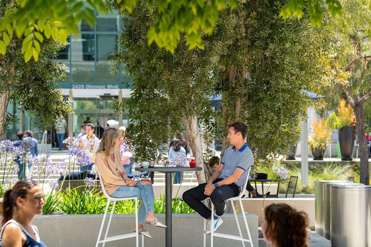In need of a midday work break? Take a stroll around Watergarden for a relaxing reset✨⁠
⁠
⁠
#santamonica #worklife #worklifebalance #architecture