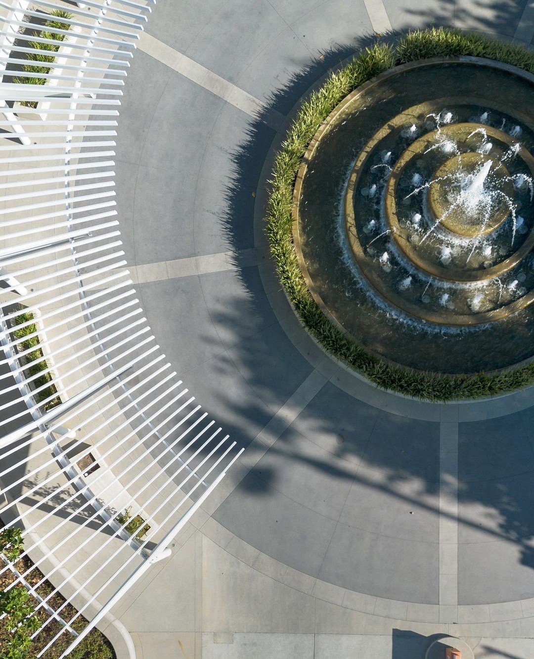 The perfect loop. 🔄☀️⁠
Pull up, breathe in, and get to work. 💼🌊⁠
⁠
#WaterGardenSM #SiliconBeach #SantaMonicaTech #WorkStyle #CorporateLuxury