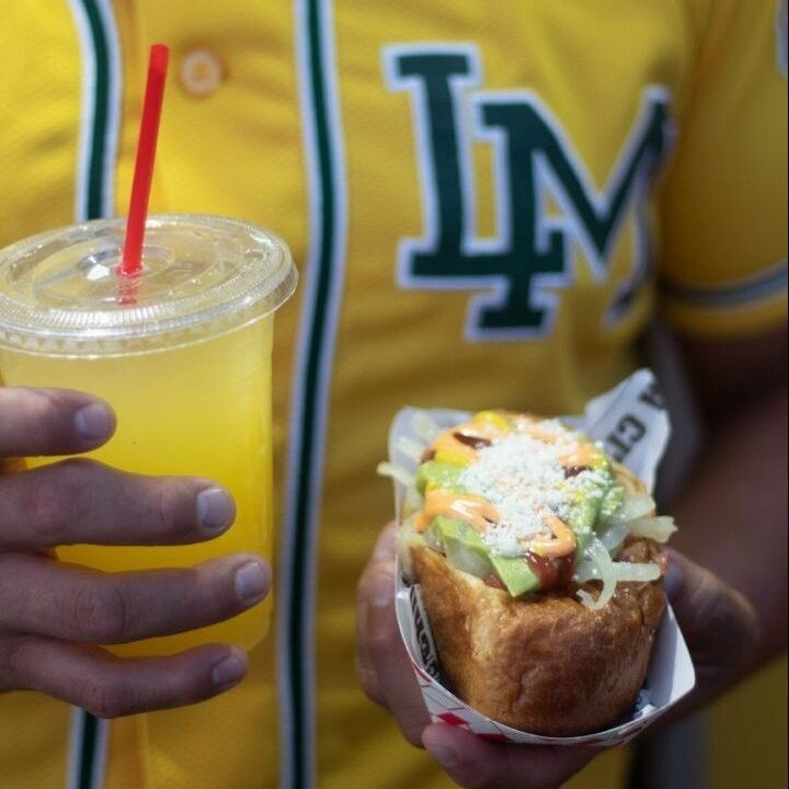 Pop Up Today! ⁠
⁠
La Mochila City Hot Dogs | Munchies &amp; Aguas Frescas⁠
⁠
#HotDog #PopUp #Lunch #SantaMonica #OfficeDogs⁠
⁠