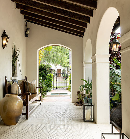 melinda-ritz-bevhills-spanish-berkus-home-front-gate02.jpg