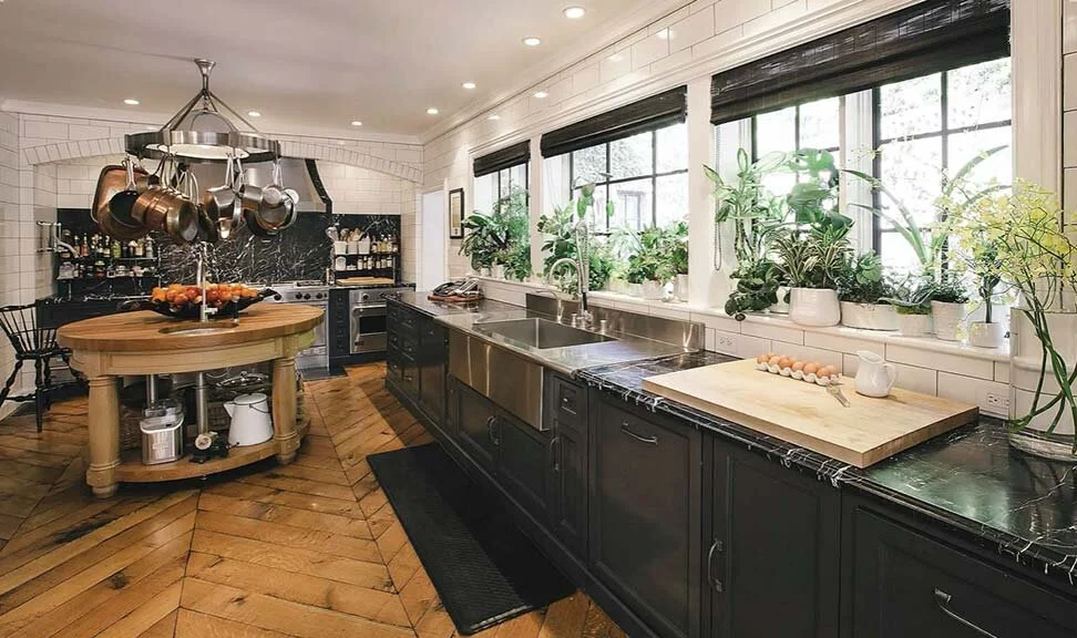 melinda-ritz-tudor-kitchen-01.jpg