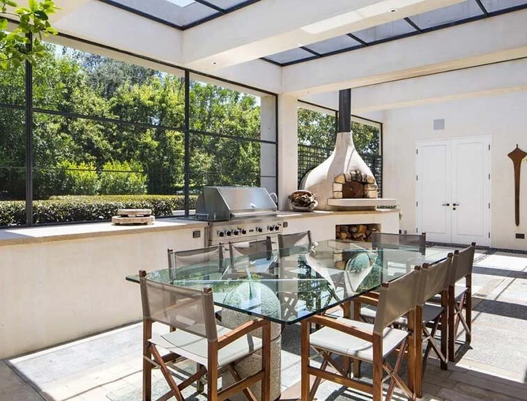 melinda-ritz-beverly-hills-patio-grill-oven.jpg