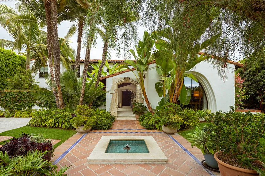 melinda-ritz-bevhills-spanish-berkus-home-front-gate-inside.jpg