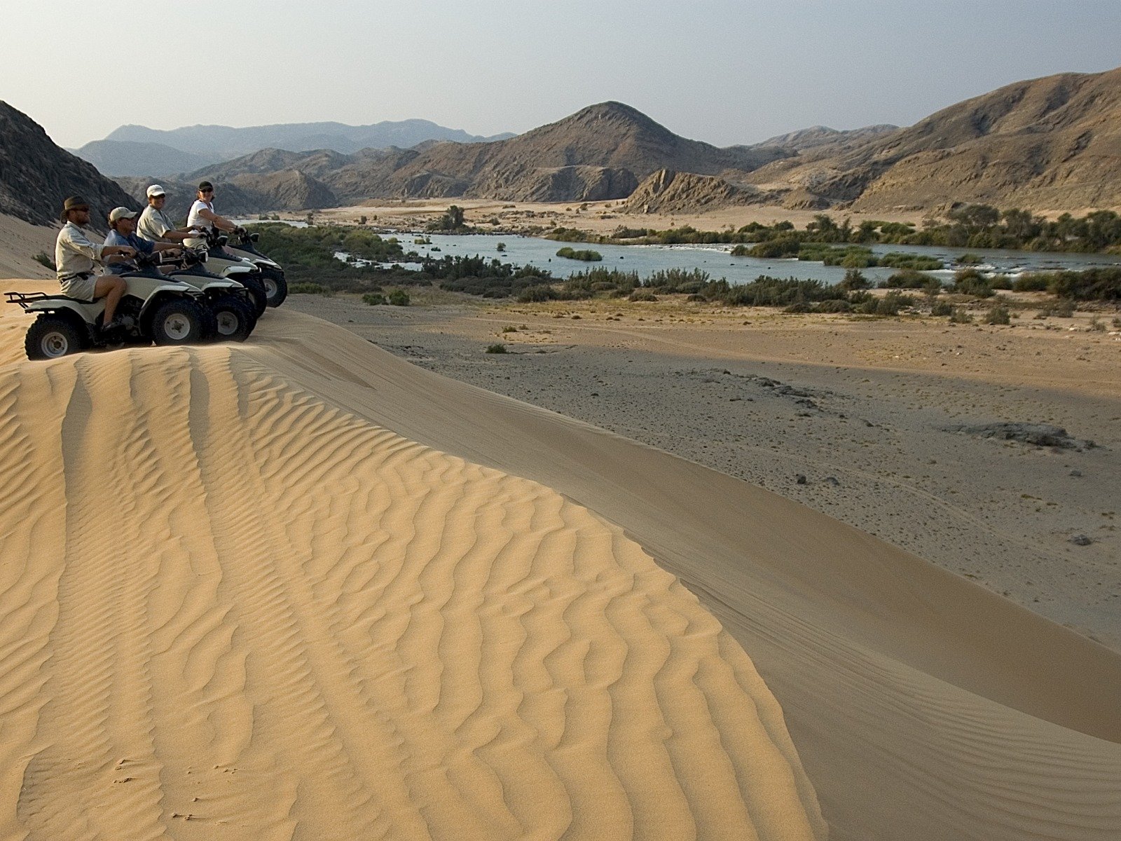 off-road-gameviewing-Serra-cafema-kaokoland-namibia  (3).jpg