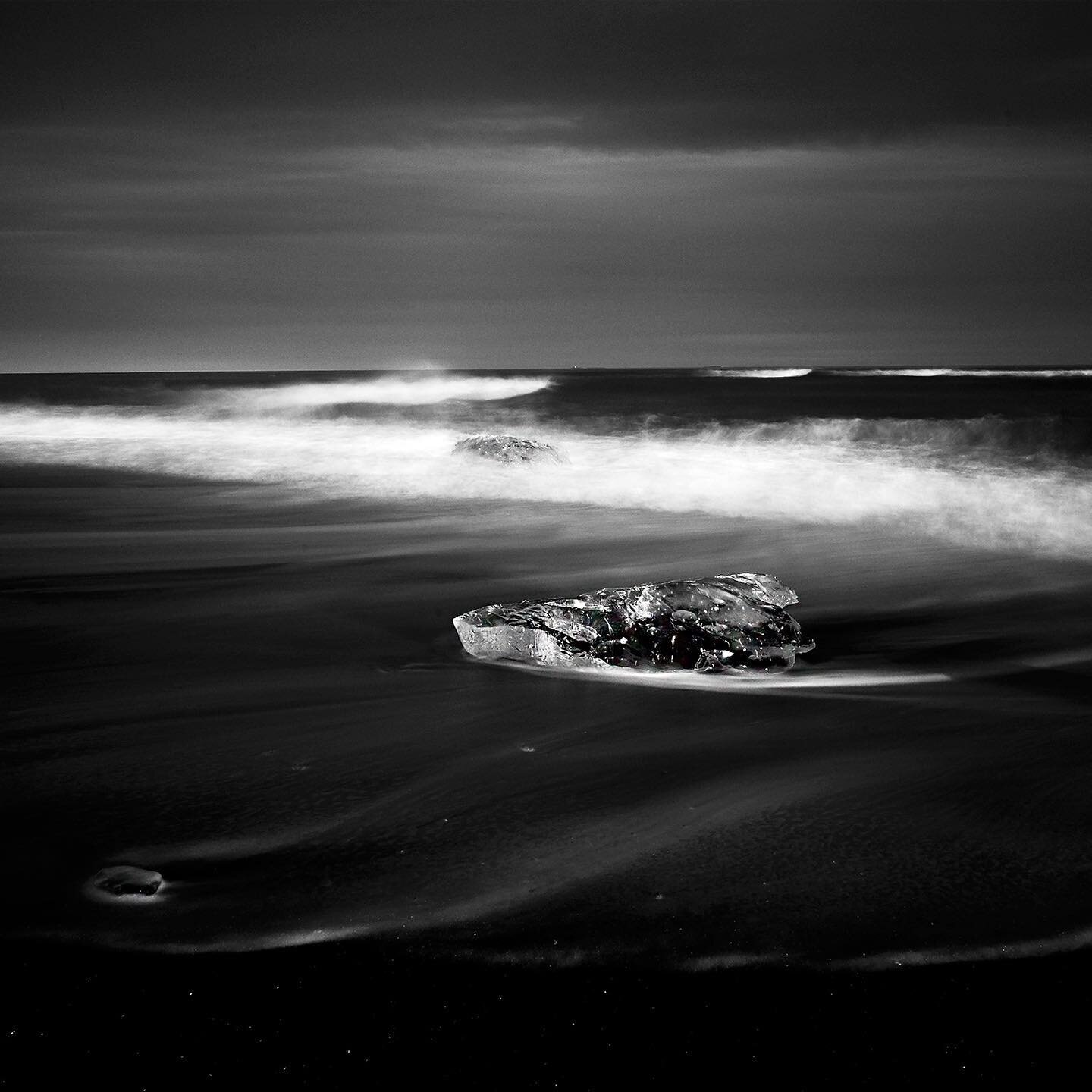 TIDAL ICE⁠⁠
⁠⁠
#ice #meltingice #icemelt #icecrystals #jokulsrlon #receding_tide #blackbeach #jokulsrlon_beach #jokulsrlon_black_beach #glacier #glaciermelt #iceland #monochromatic #fineartphotographer #abstractphotography #fujifilm #X-T3⁠⁠