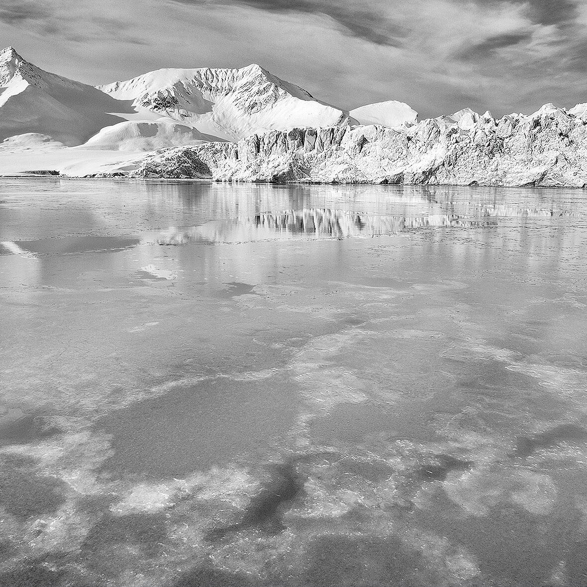 REFLECTIVE GLACIER ⁠⁠
⁠⁠
#Glacier #Spitsbergen #Svalbard #Longyearbyen #Arctic #Norway⁠⁠
#icelandcape #ice  #meltingice #icemelt #glaciermelt #blacknwhite #monochromatic #fineartphotographer #fujifilm #X-T3⁠⁠