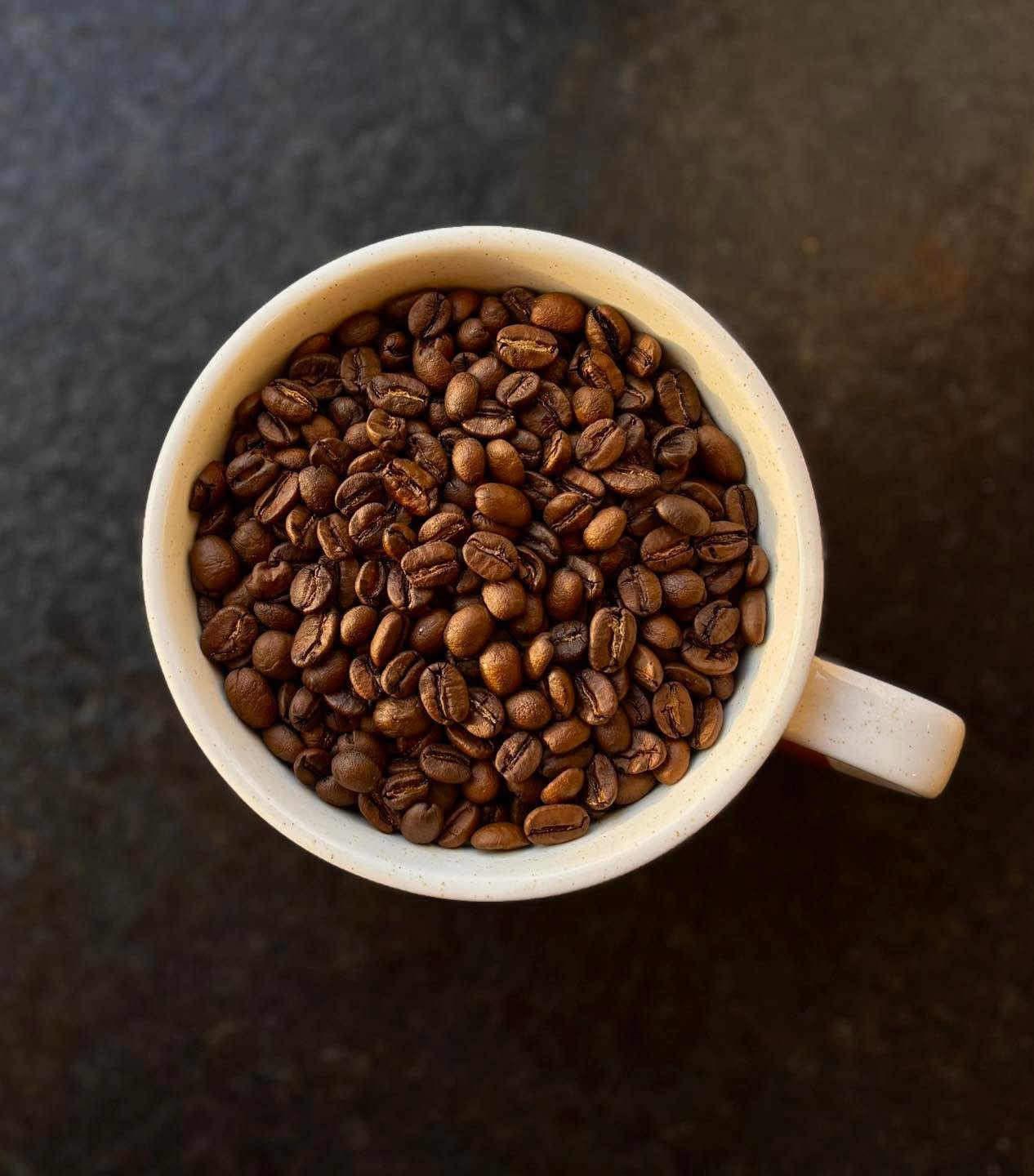 When the sun hits just right 🤤☕️

#coffee #coffeeculture #local #smallbusiness #locallyroasted #locallyroastedcoffee #coffeeroaster #bend #bendoregon #oregon #pnw #supportsmallbusiness #supportlocalbusiness #shoplocal #coffeecommunity