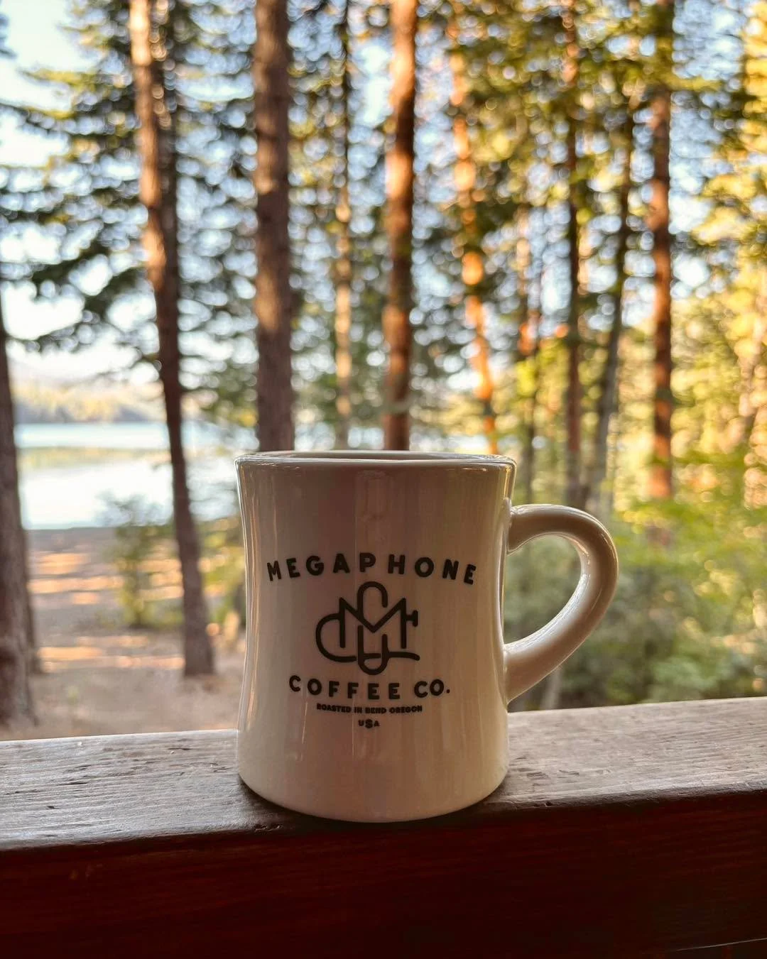 Lakeside evenings in September are something magical! ☕️

#coffee #coffeeculture #local #smallbusiness #locallyroasted #locallyroastedcoffee #coffeeroaster #bend #bendoregon #oregon #pnw #supportsmallbusiness #supportlocalbusiness #shoplocal #coffeec