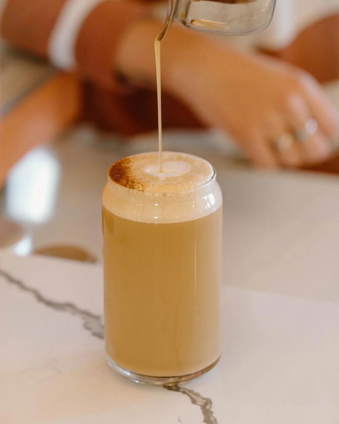A slow, and smooth pour with just the right amount of foam 🤤☕️ Mega latte Monday! 

#coffee #coffeeculture #local #smallbusiness #locallyroasted #locallyroastedcoffee #coffeeroaster #bend #bendoregon #oregon #pnw #supportsmallbusiness #supportlocalb